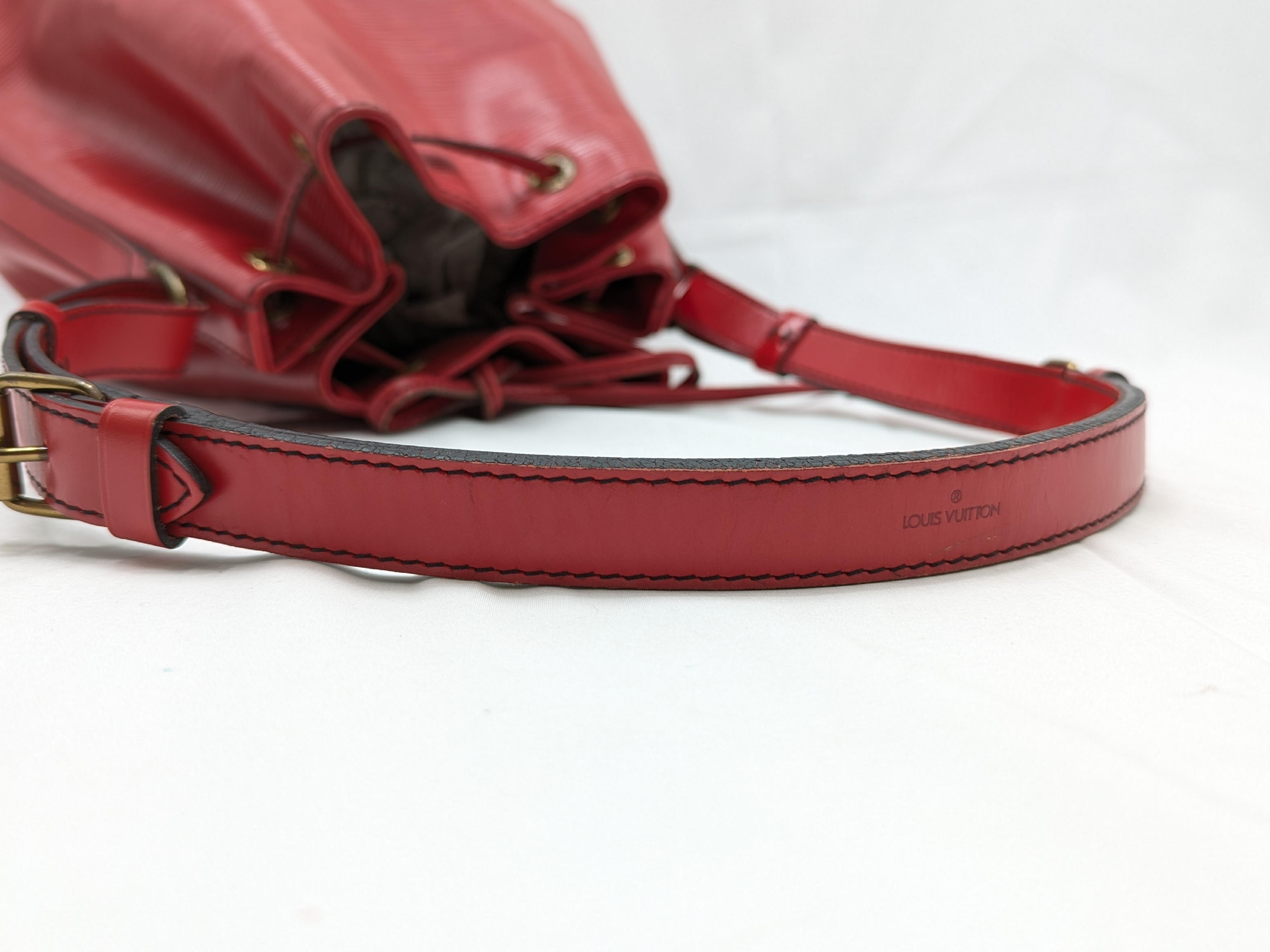 Epi Noe Red Handbag — view 7