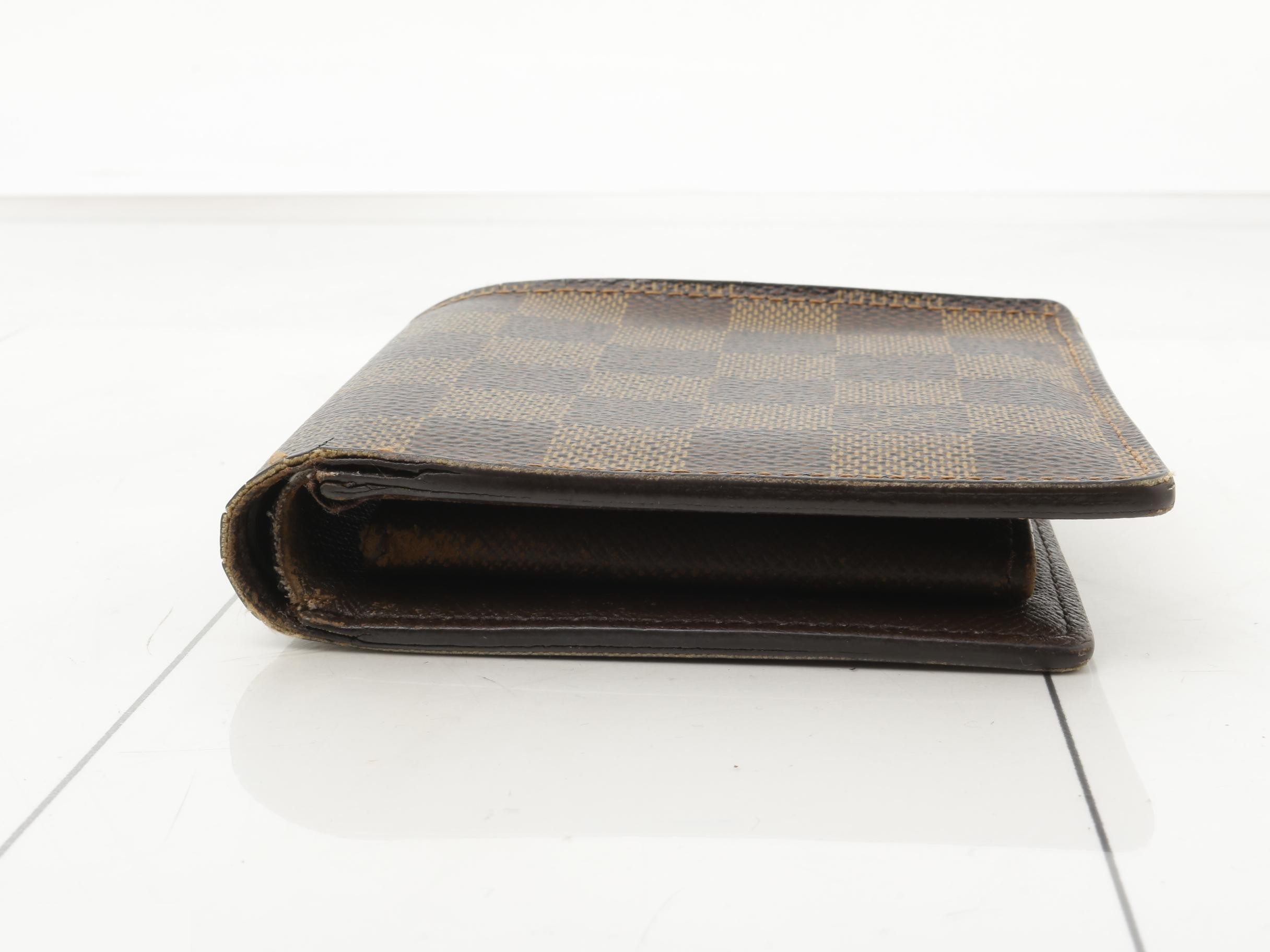 wallet — view 3