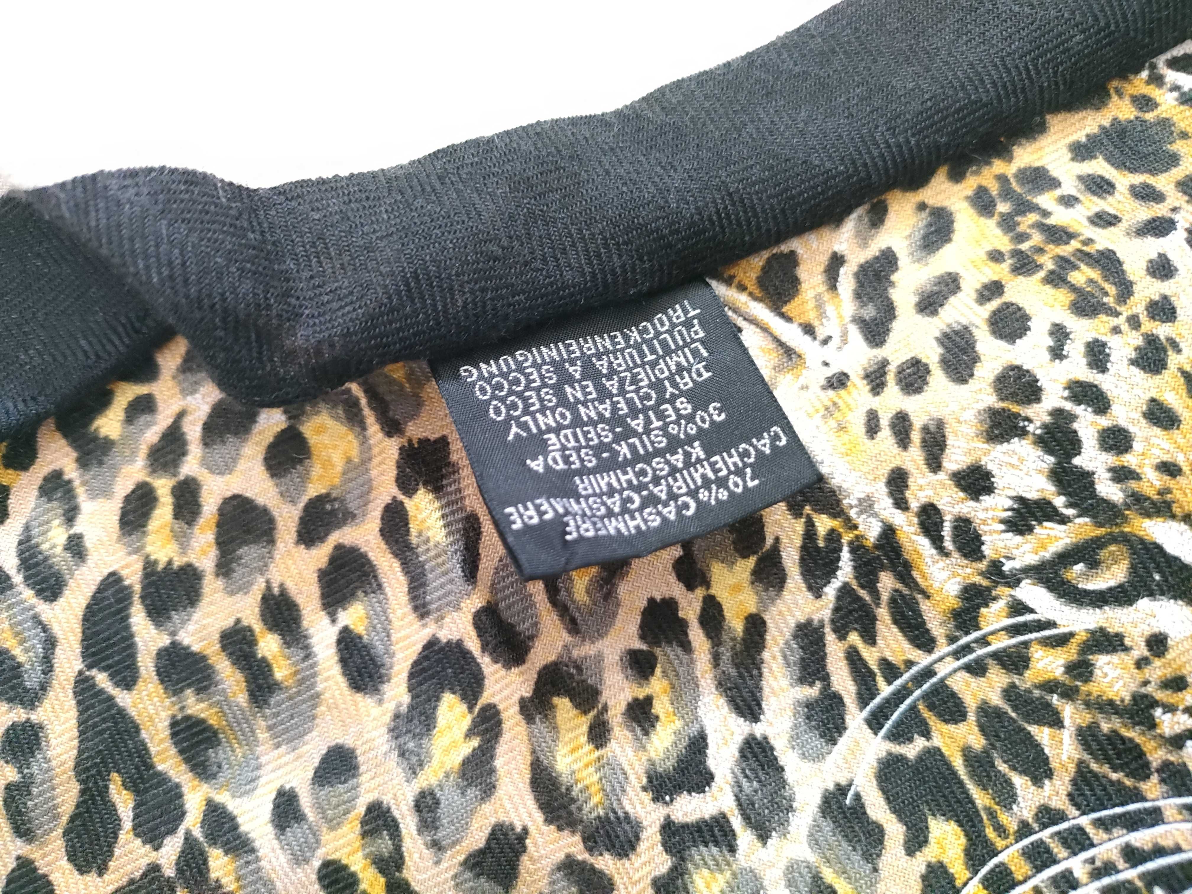 JUNGLE LOVE Triangle Stole and other accessories — view 9