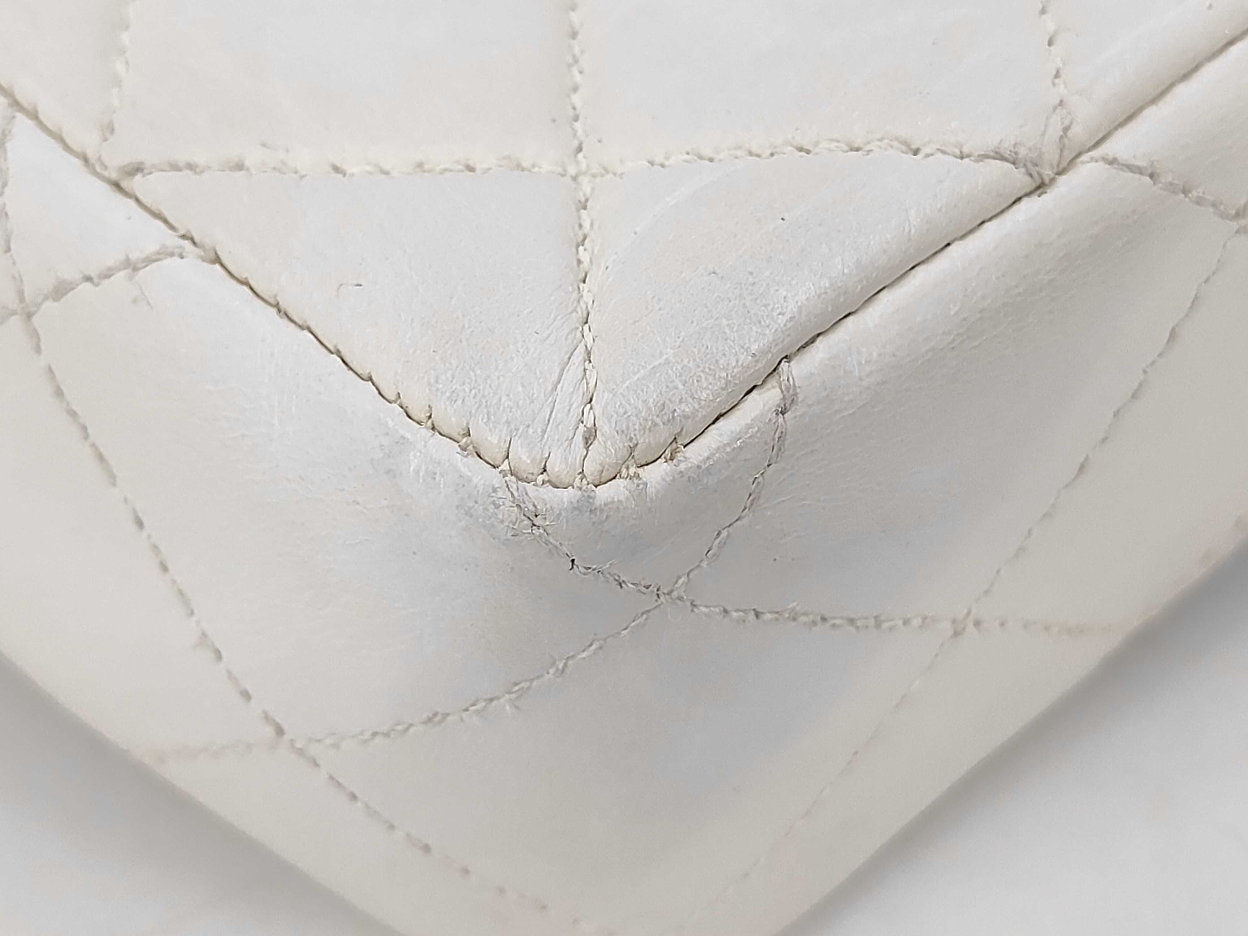 Matelassé 25 White Shoulder Bag — view 3