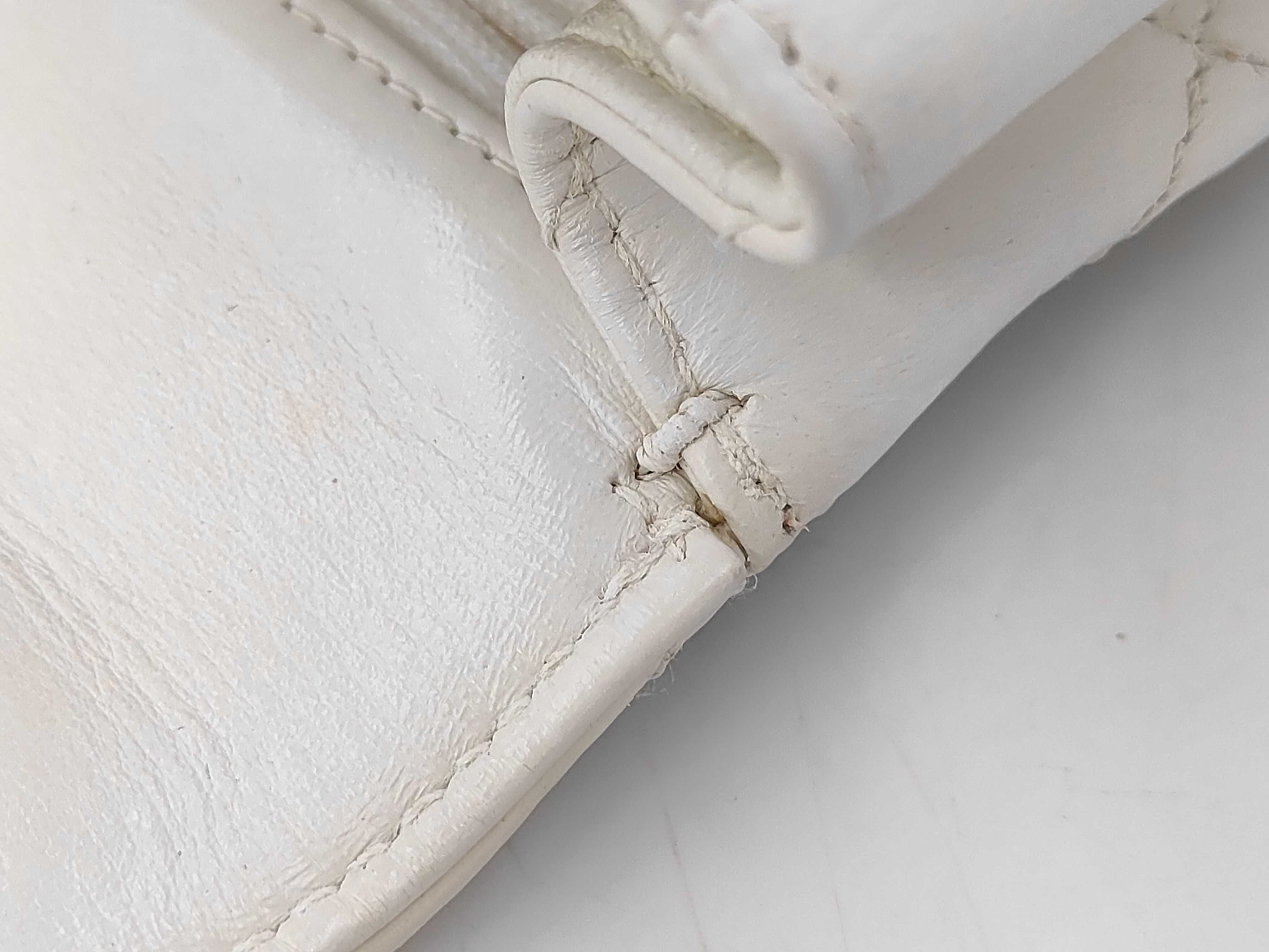 Matelassé 25 White Shoulder Bag — view 9