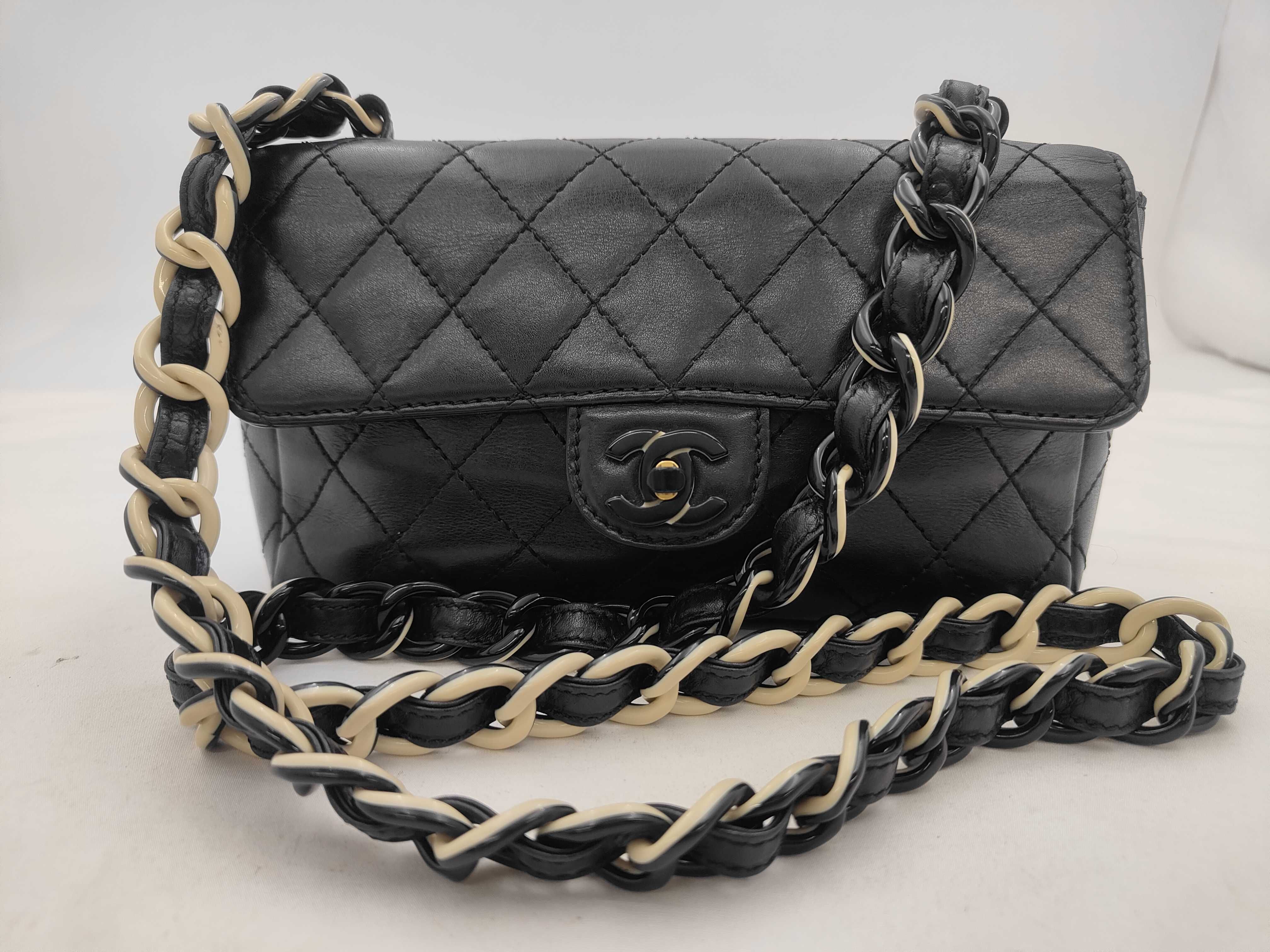 Matelassé Chain Shoulder Bag