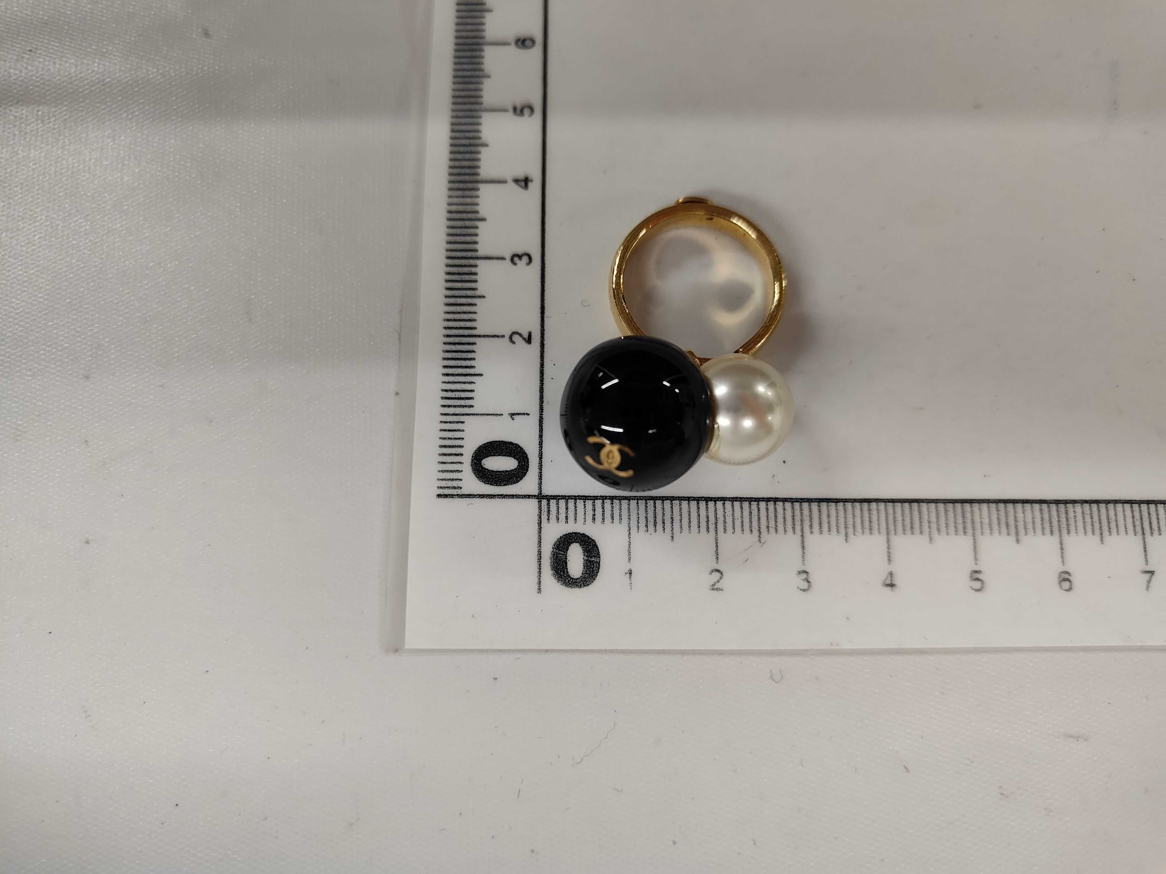 ring with box. — view 2