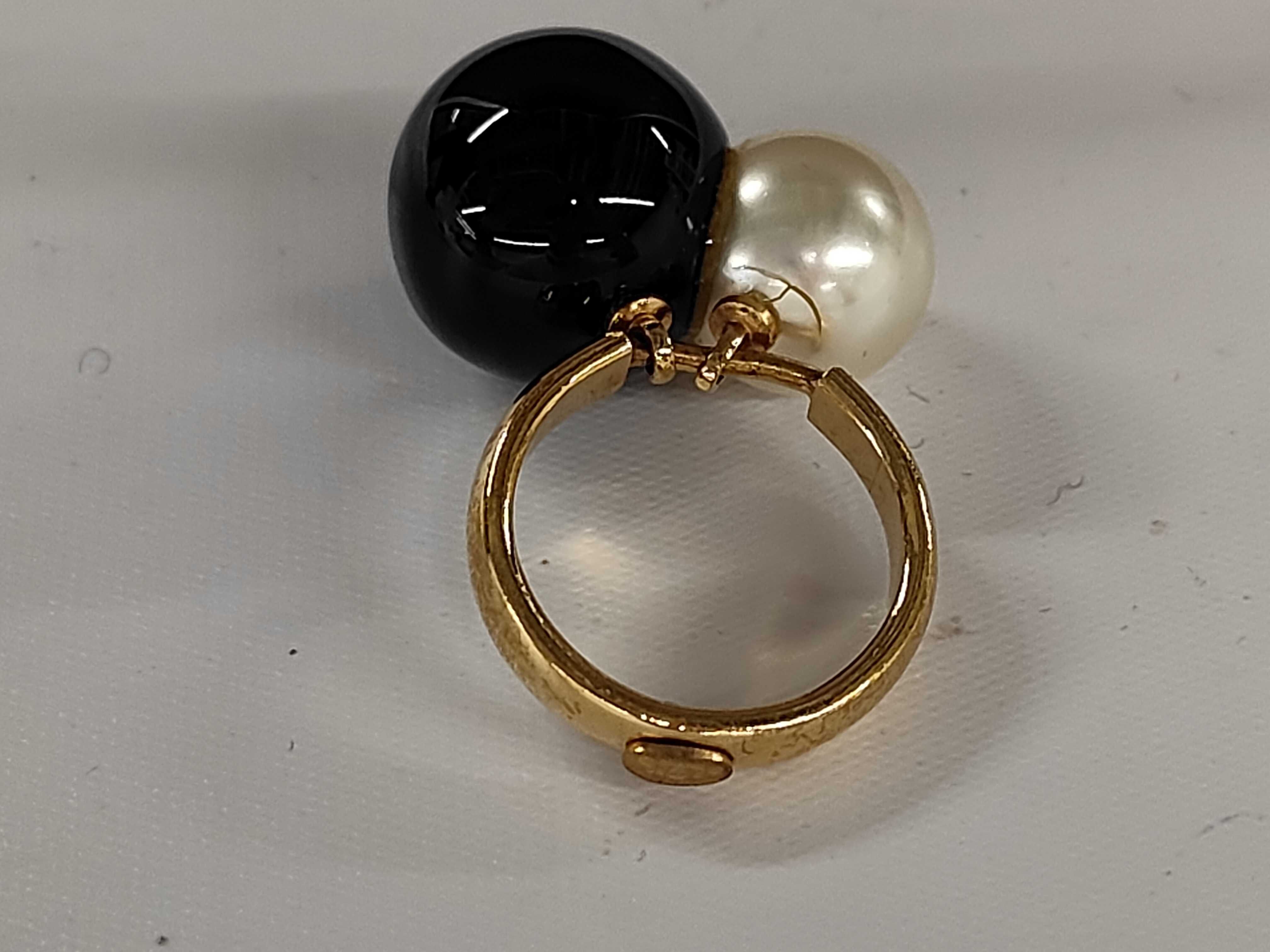 ring with box. — view 3