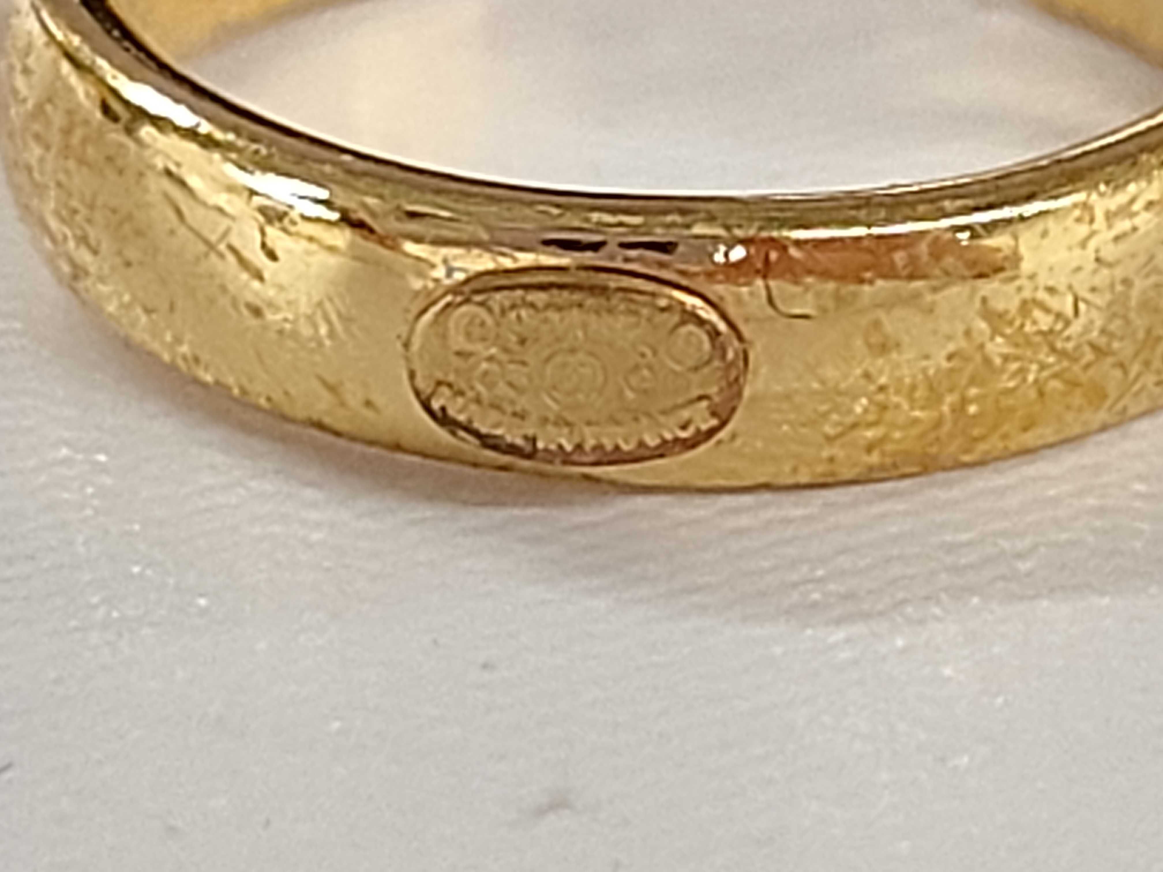 ring with box. — view 4