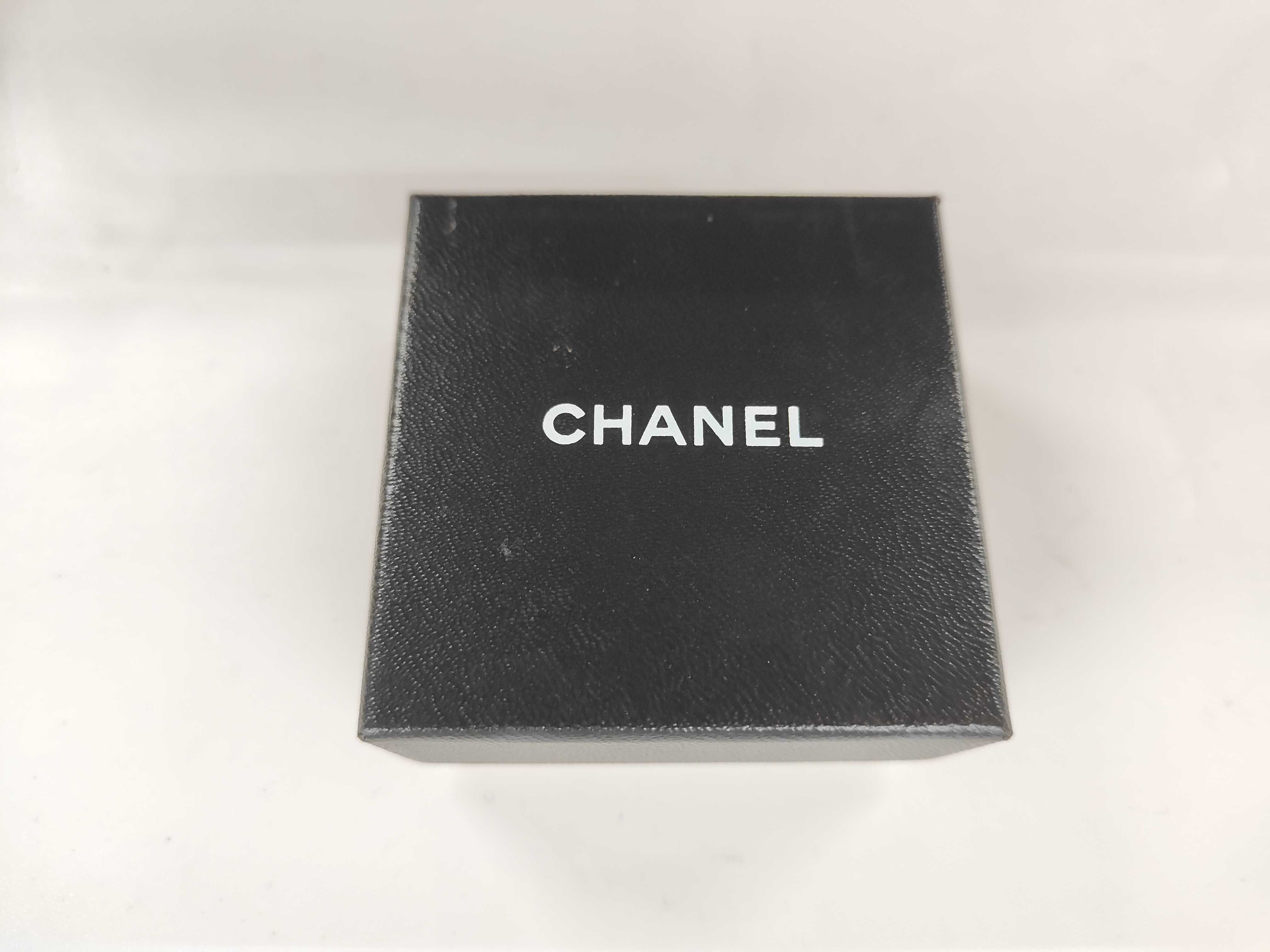 ring with box. — view 7