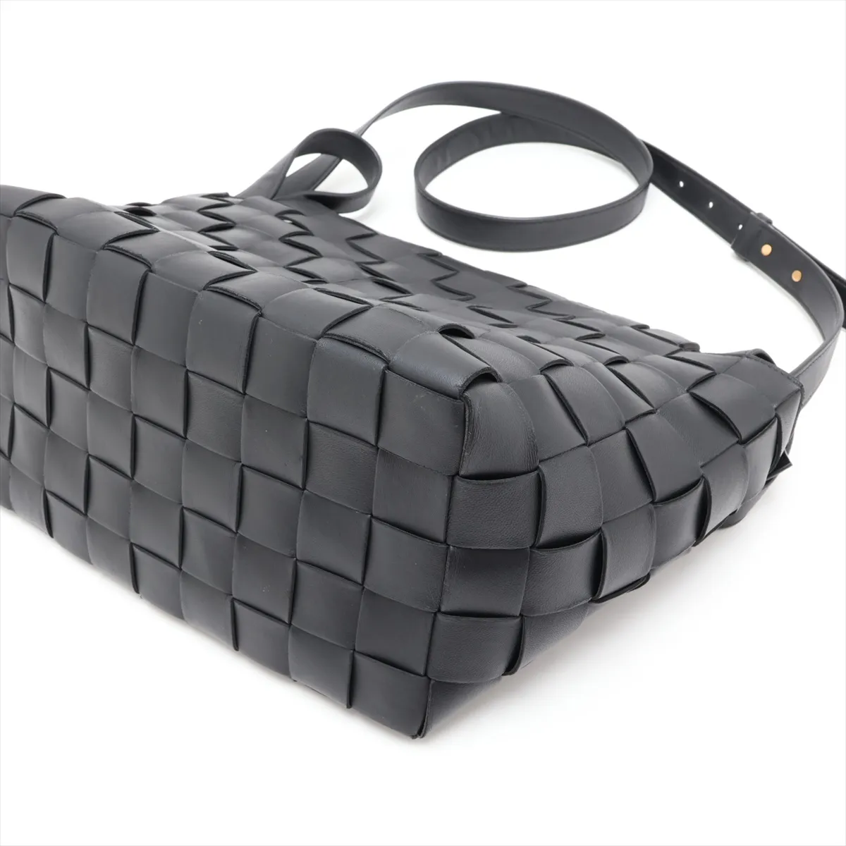 Intrecciato Leather Shoulder Bag, Black, Pouch, Mold — view 3