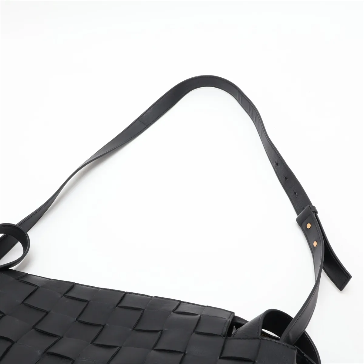 Intrecciato Leather Shoulder Bag, Black, Pouch, Mold — view 5