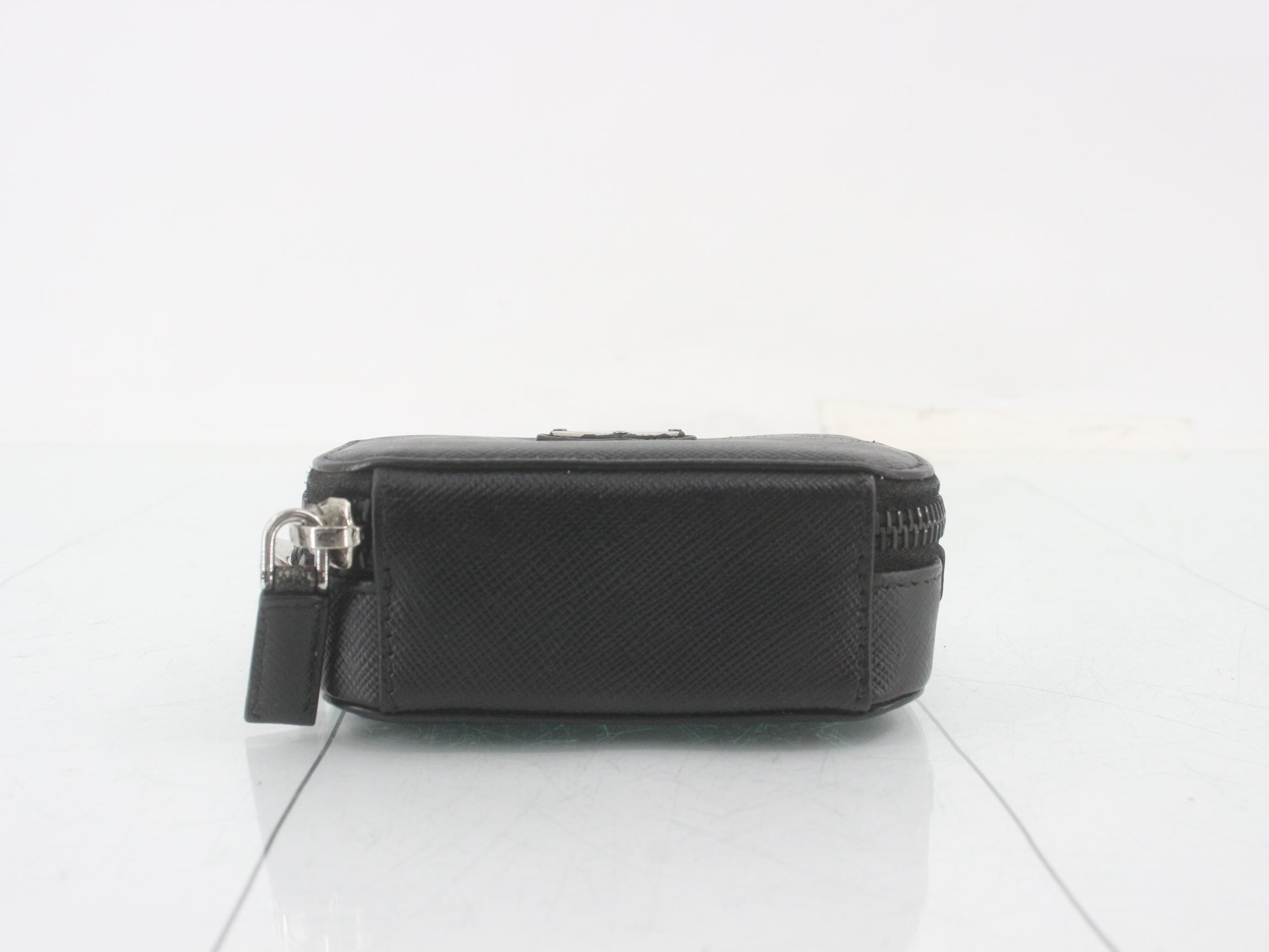 Saffiano Triangle Plate Pouch — view 3