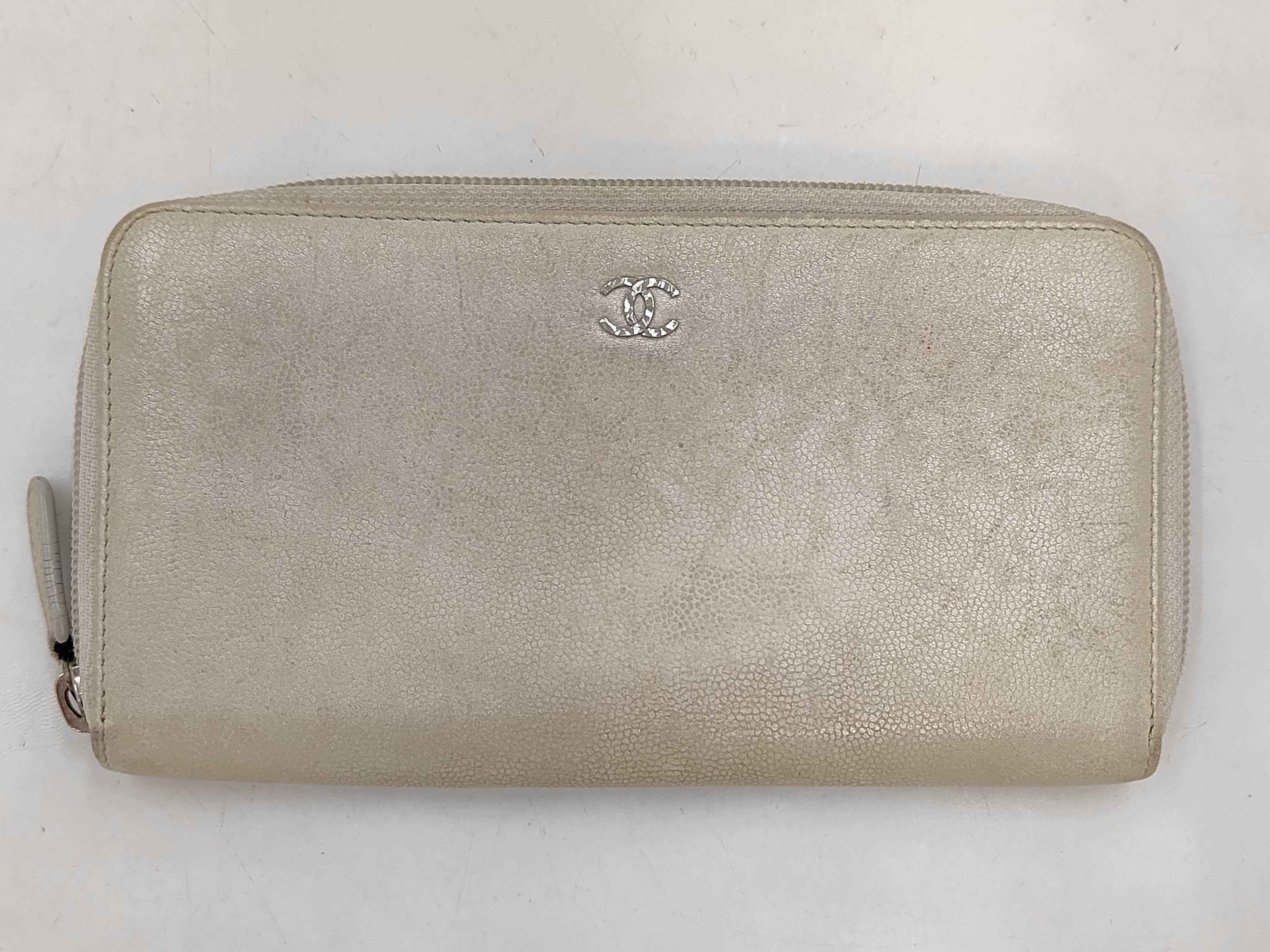 Round Zip Long Wallet Light Beige Serial Number 16