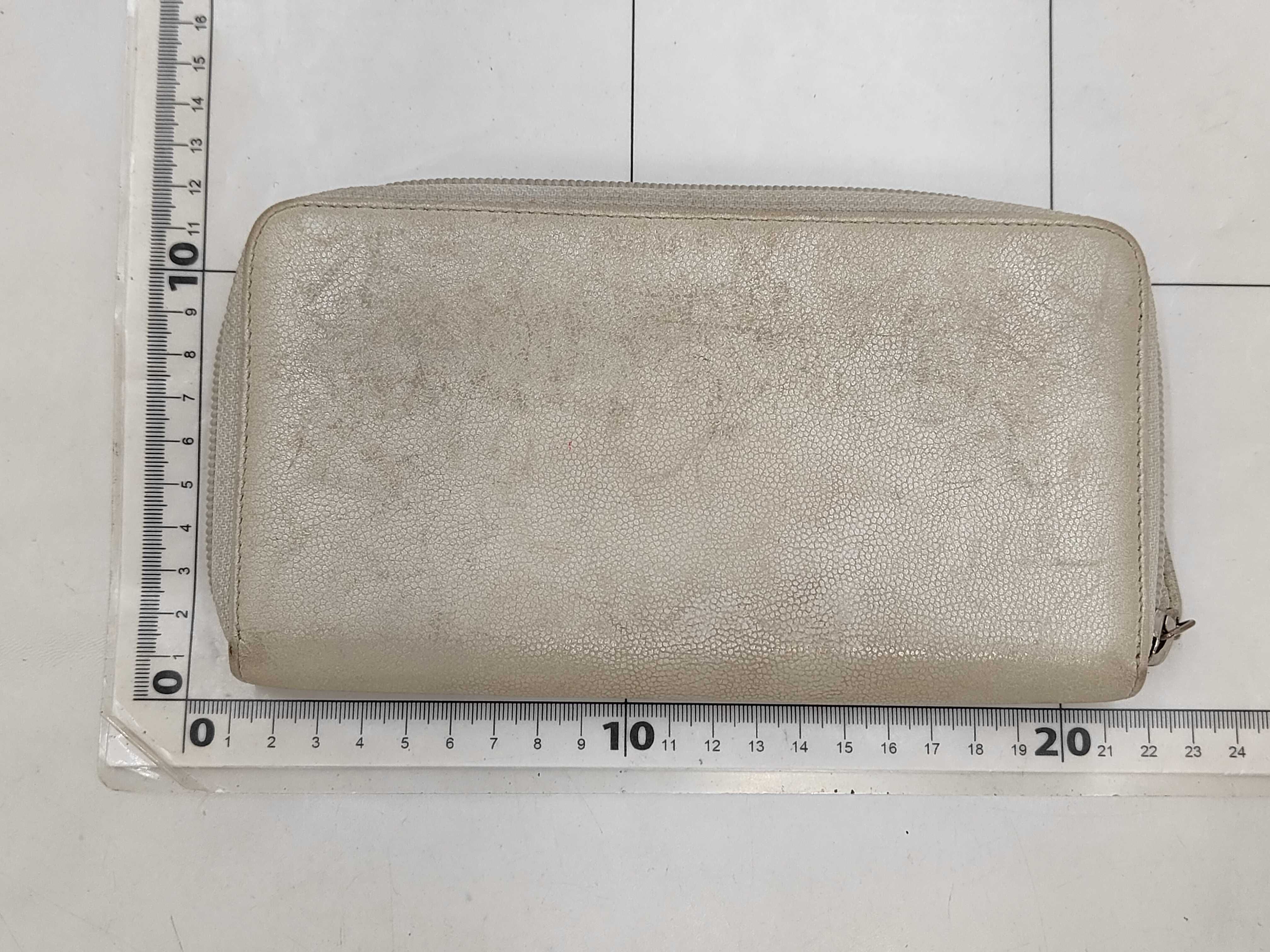 Round Zip Long Wallet Light Beige Serial Number 16 — view 2
