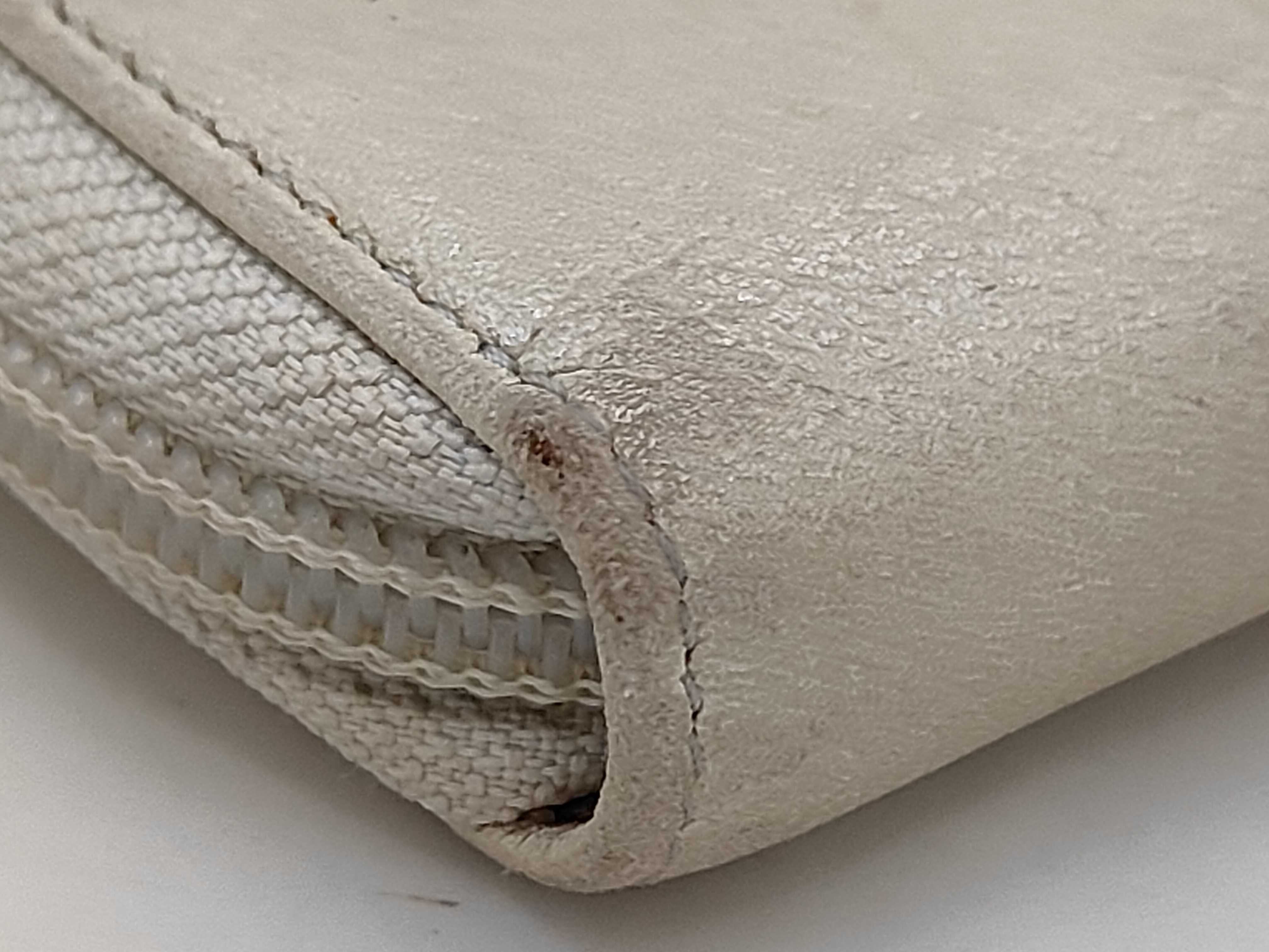 Round Zip Long Wallet Light Beige Serial Number 16 — view 3