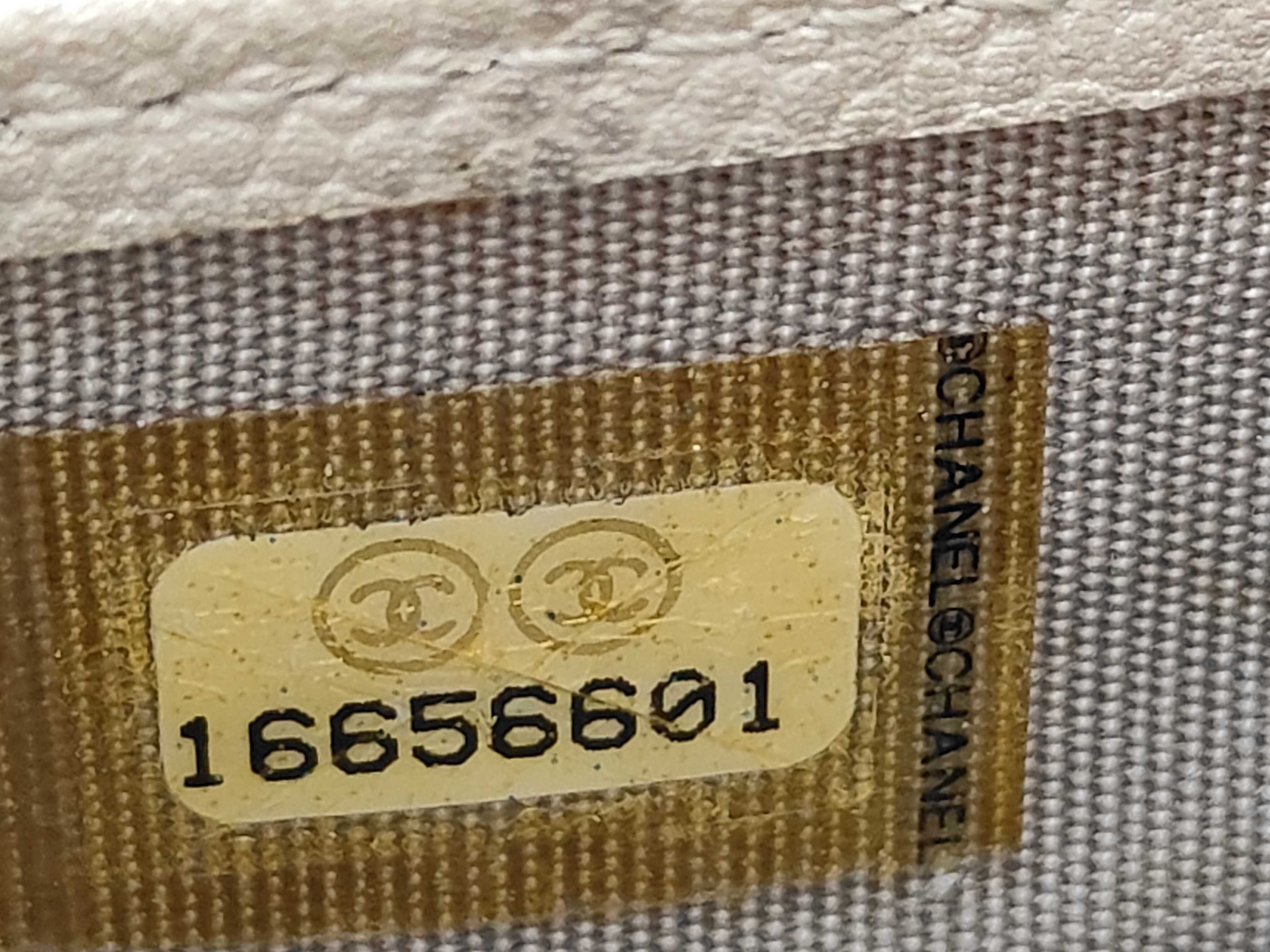 Round Zip Long Wallet Light Beige Serial Number 16 — view 6