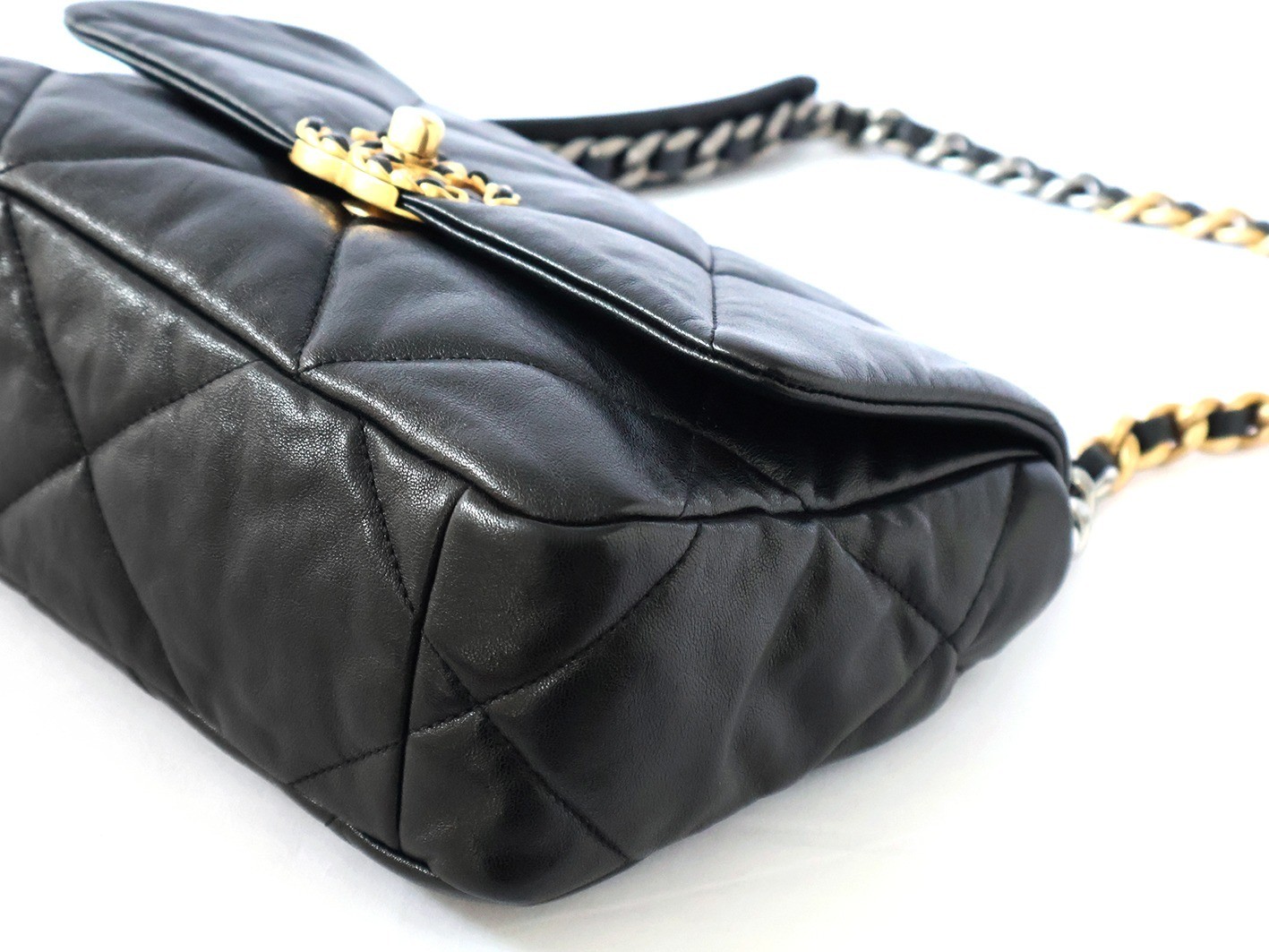 19 Lambskin Chain Shoulder Bag, Black — view 4