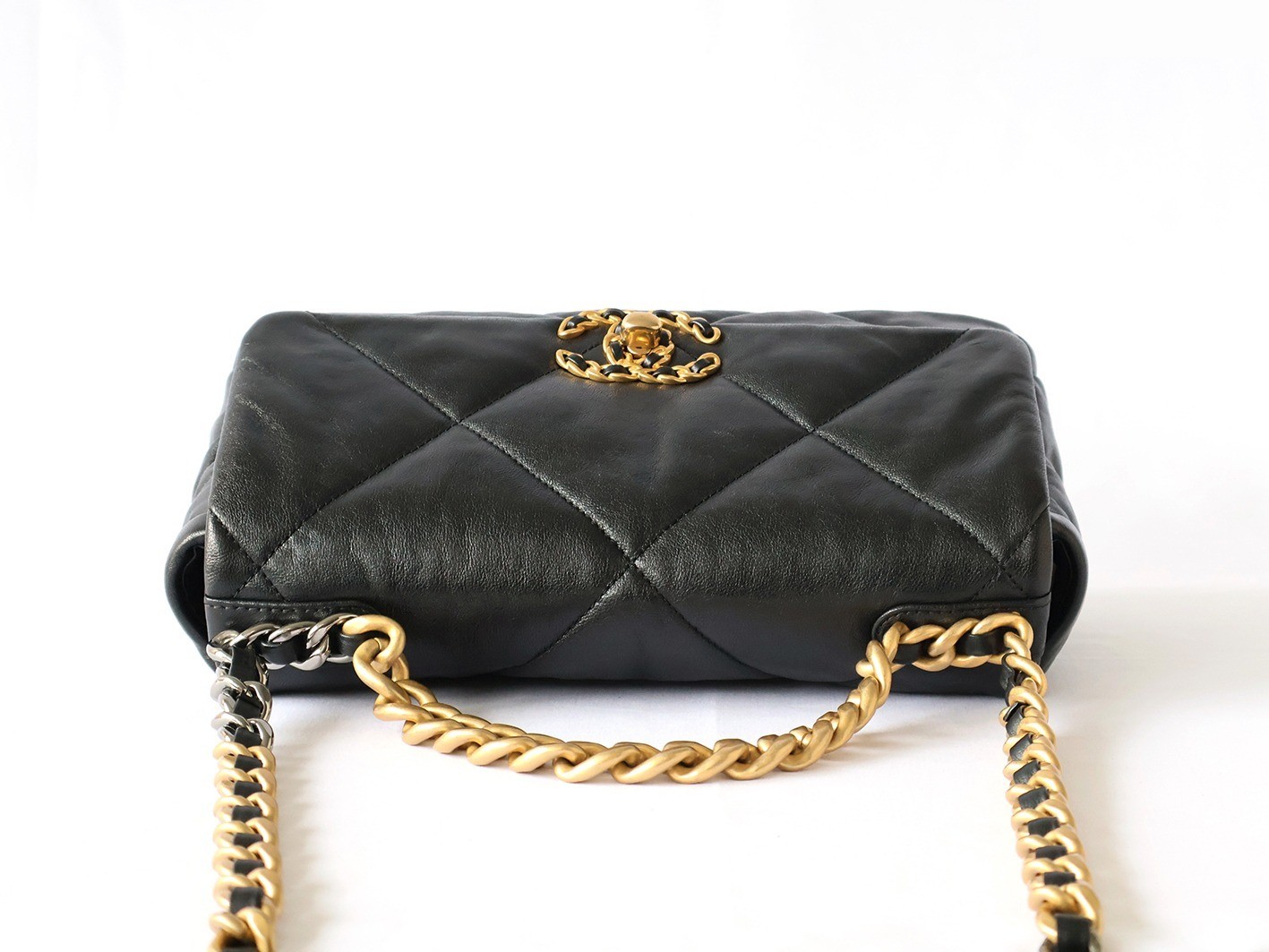 19 Lambskin Chain Shoulder Bag, Black — view 7