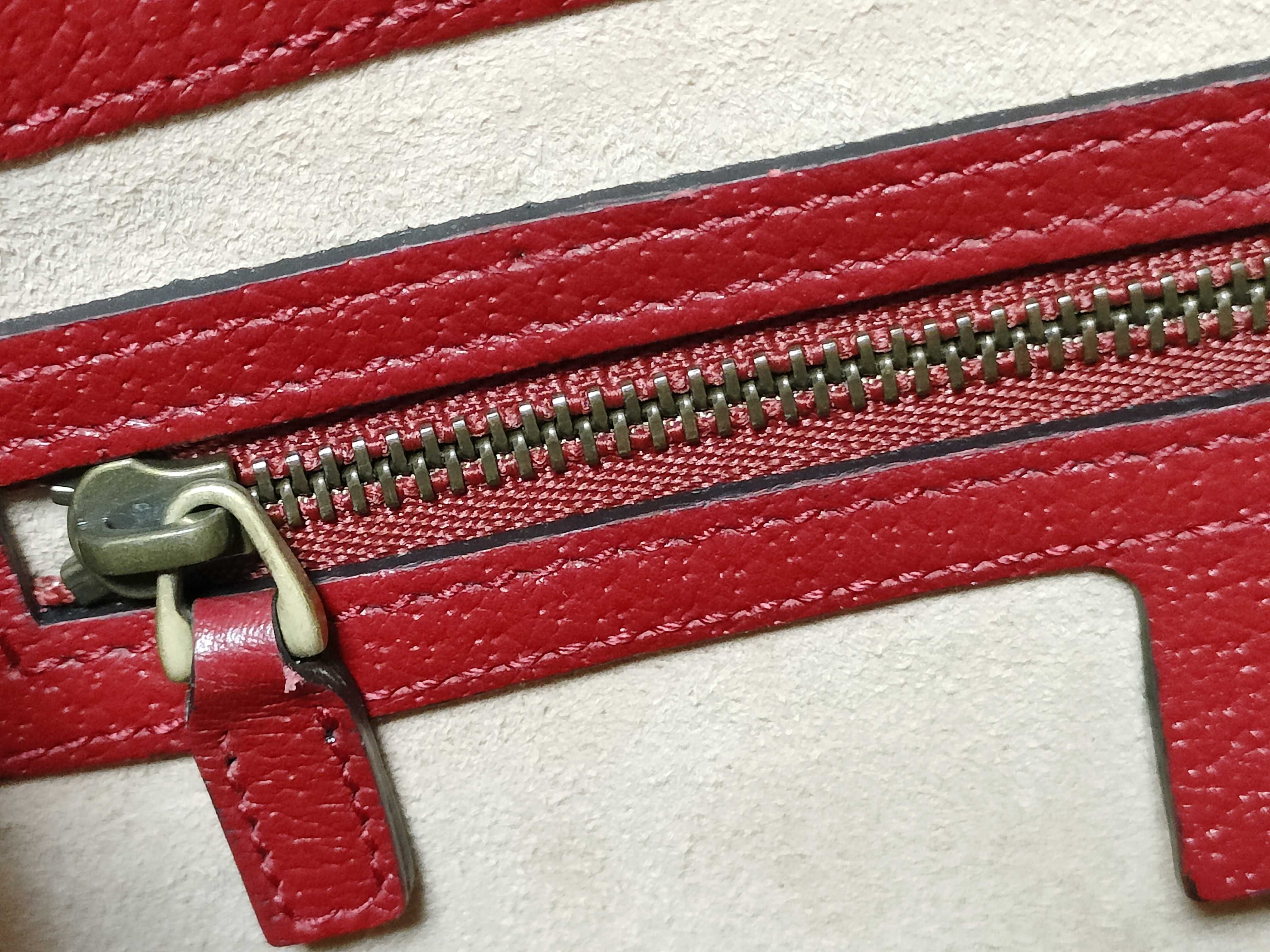 GG Supreme Handbag — view 11