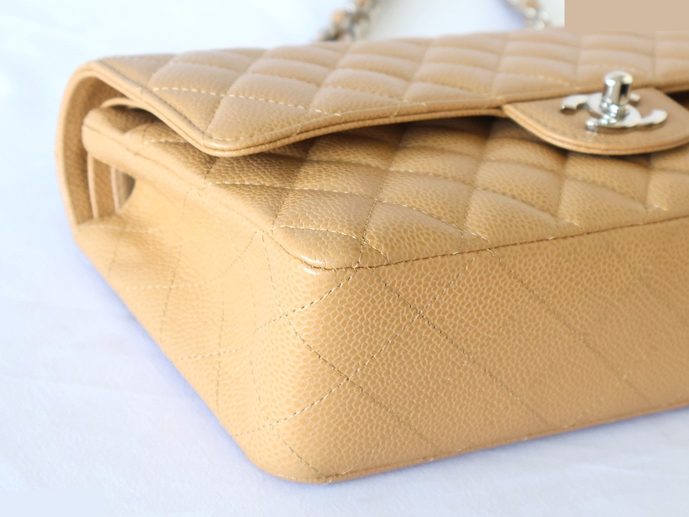 Caviar leather Matelassé 25 Double flap Double chain shoulder bag, beige — view 3