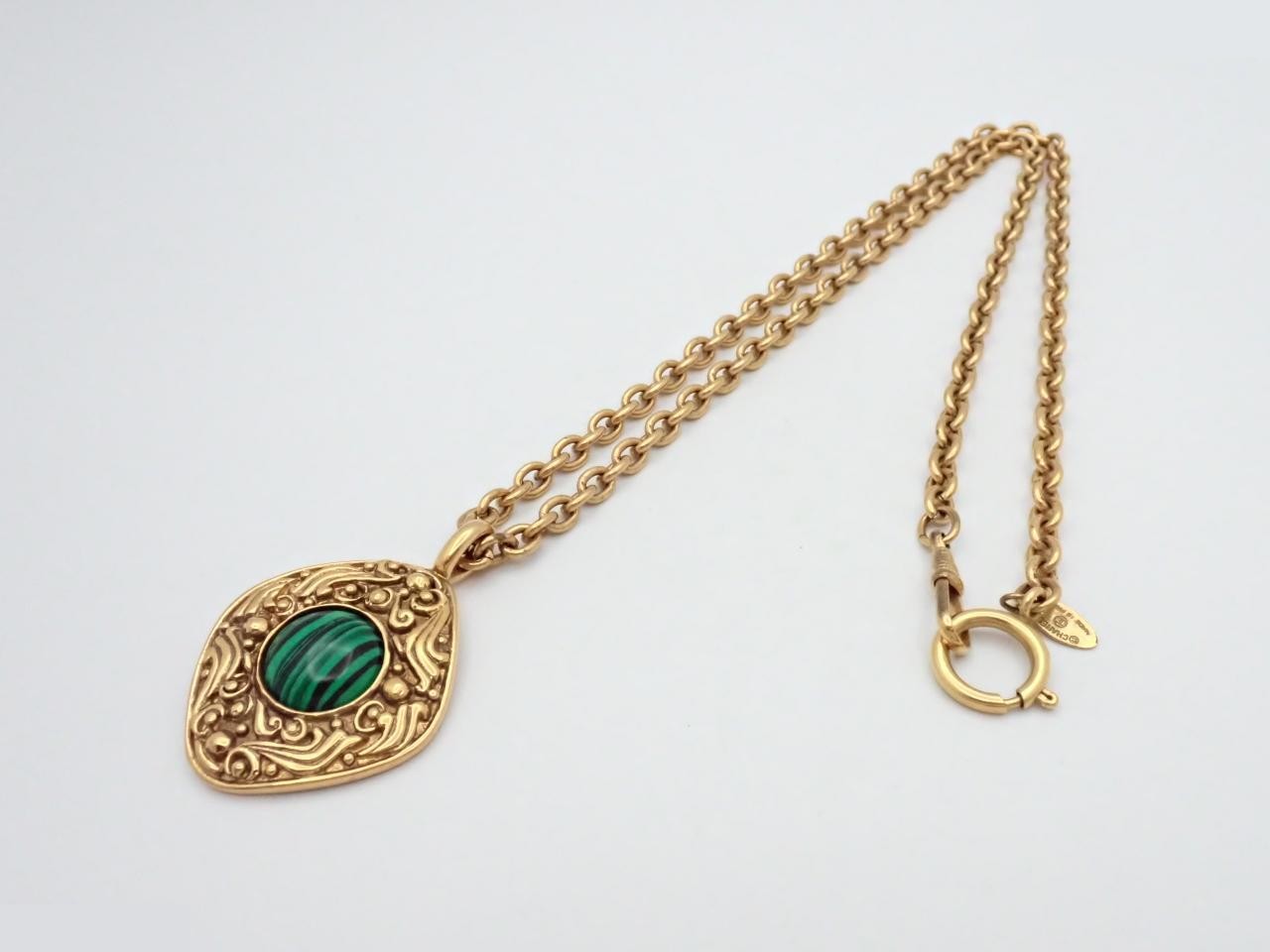 Comes with box. Necklace/pendant with approximately 75cm chain. — view 3