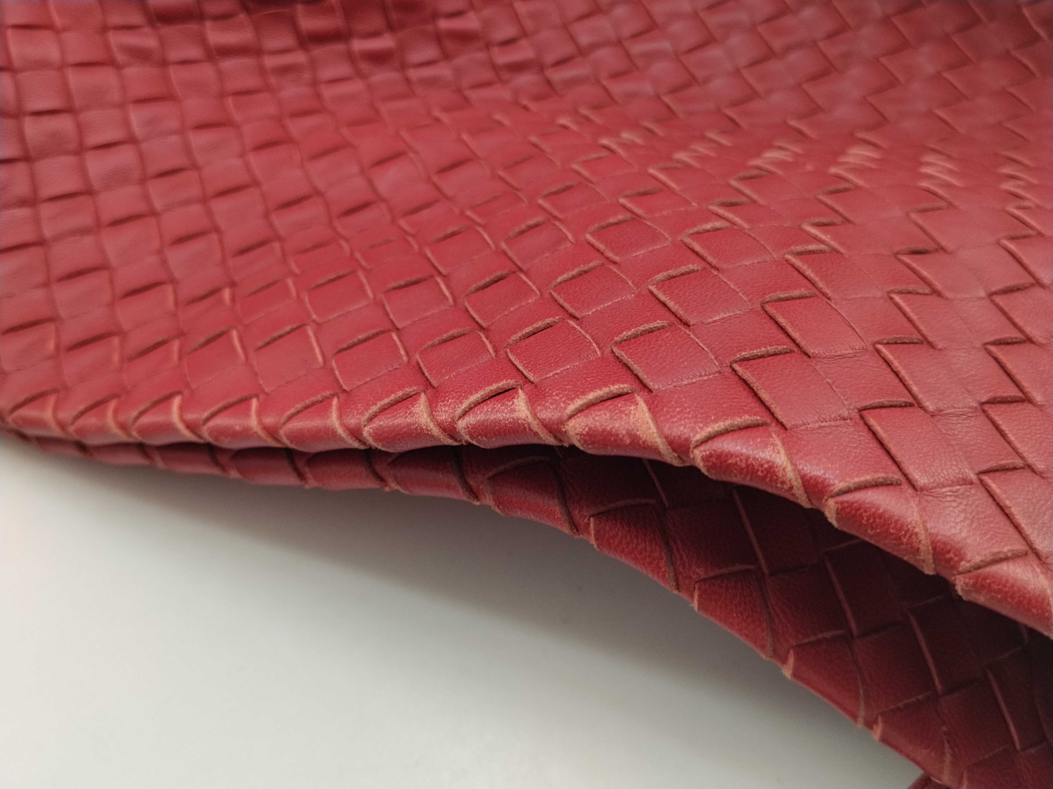 Intrecciato Small Garda Bag Red Handbag — view 14