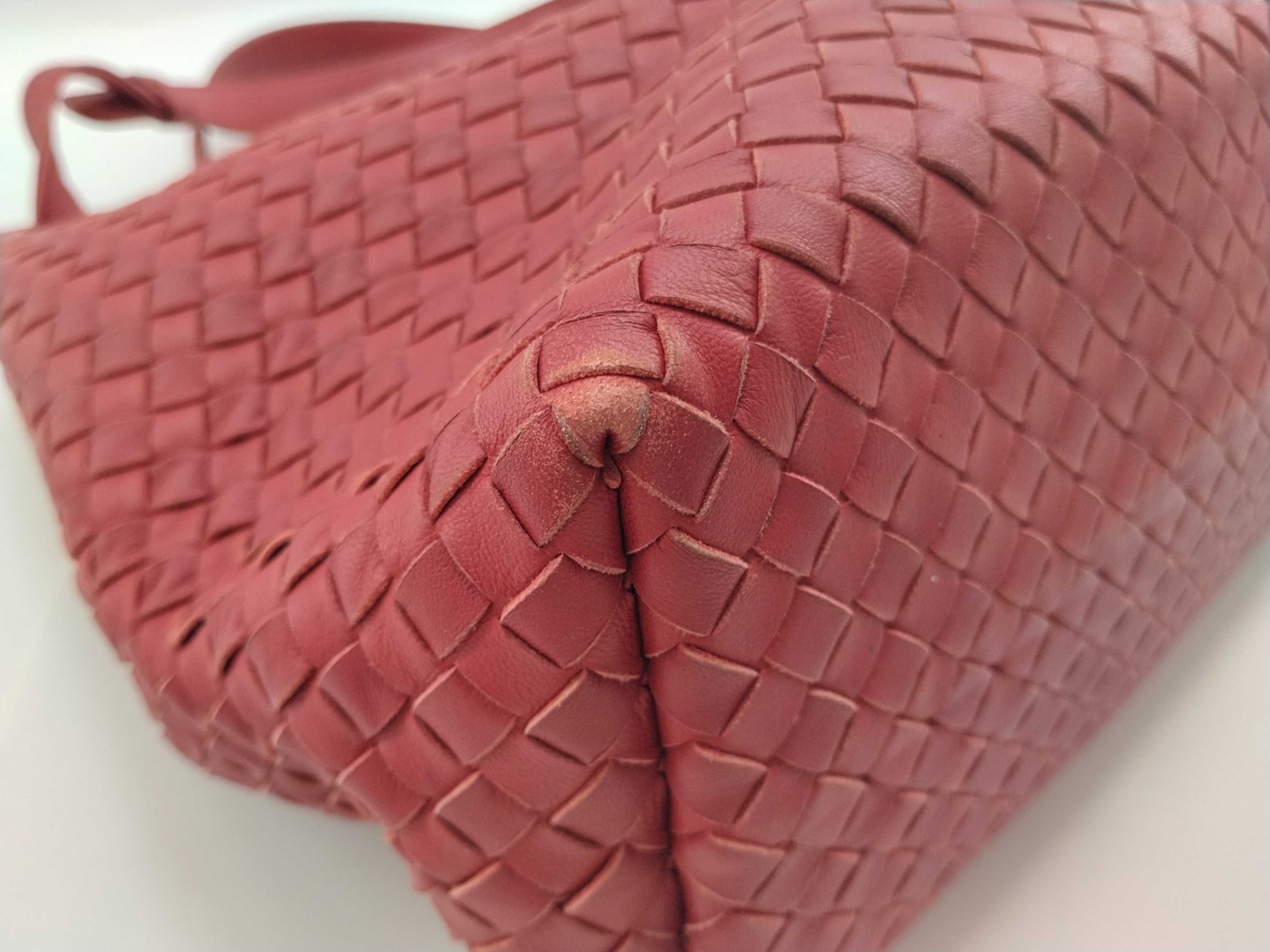 Intrecciato Small Garda Bag Red Handbag — view 4