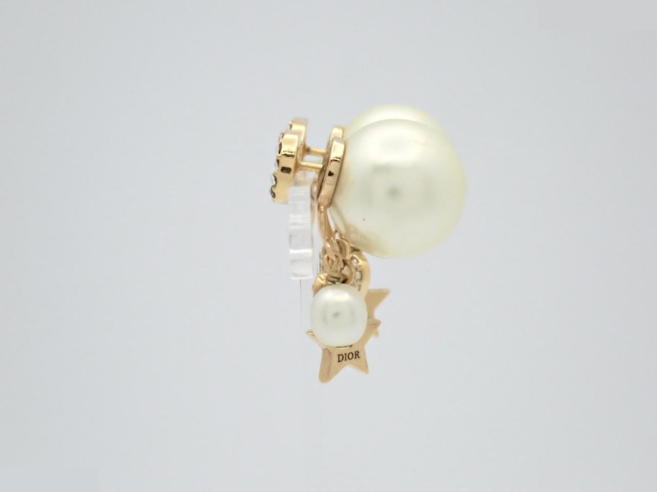 Gold earrings — view 3