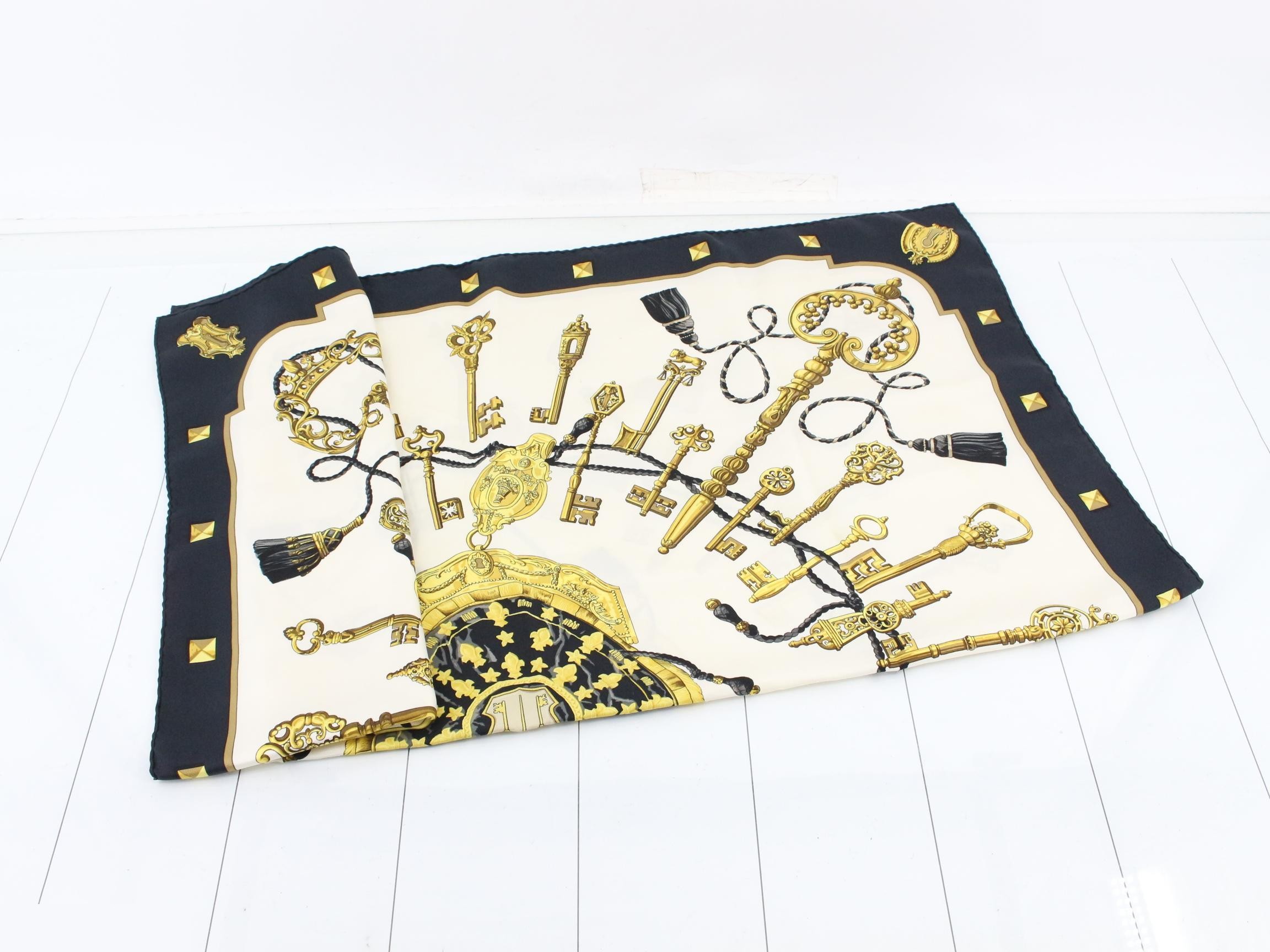 scarf — view 3