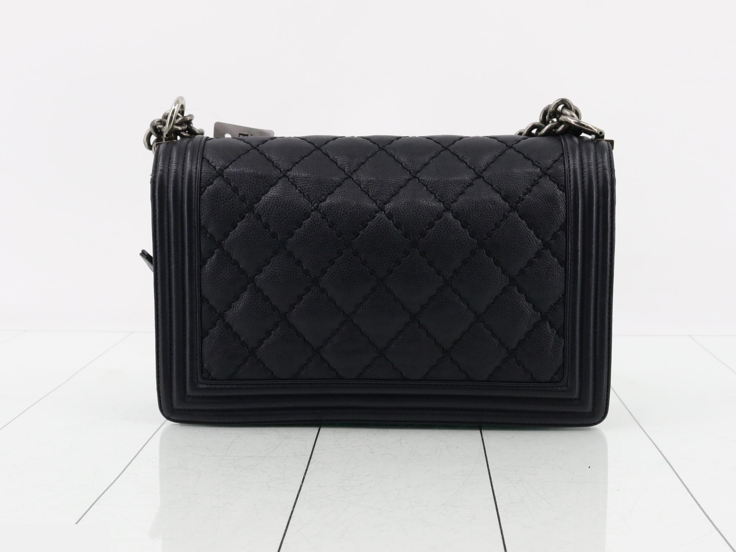 BOY CHANEL Calfskin Navy — view 2