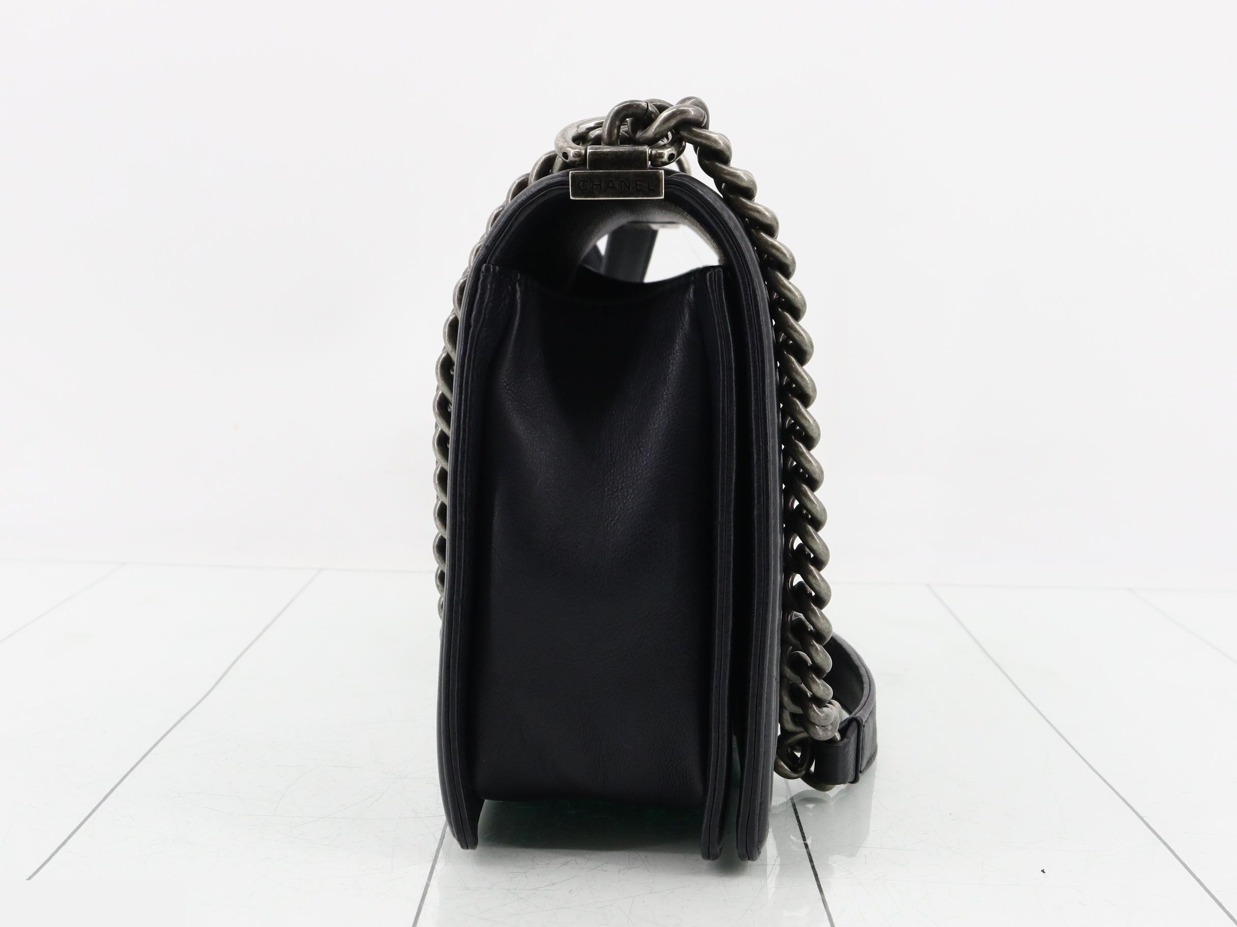 BOY CHANEL Calfskin Navy — view 4