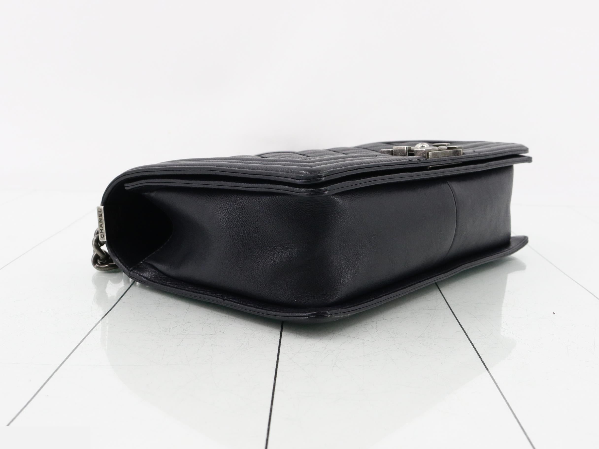 BOY CHANEL Calfskin Navy — view 5