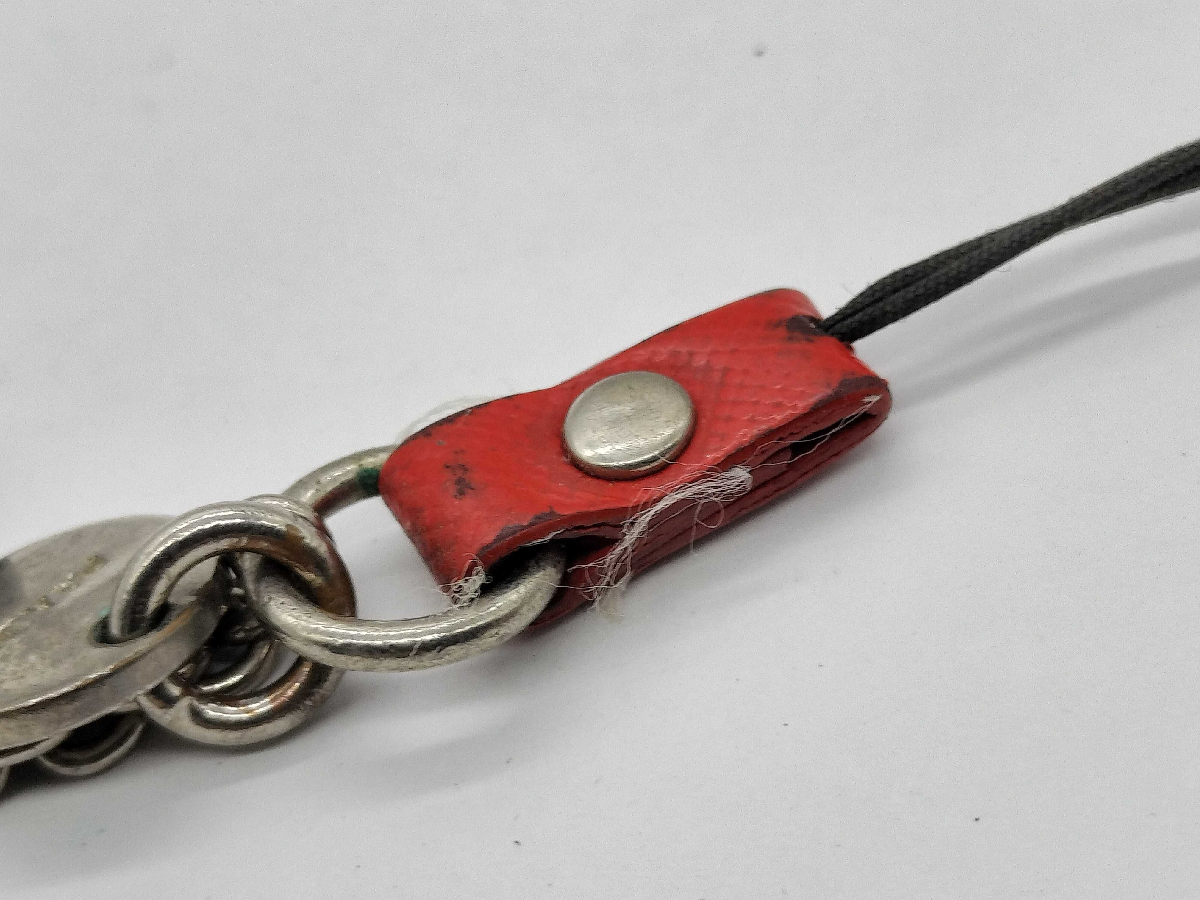 Keychain and other accessories — view 5