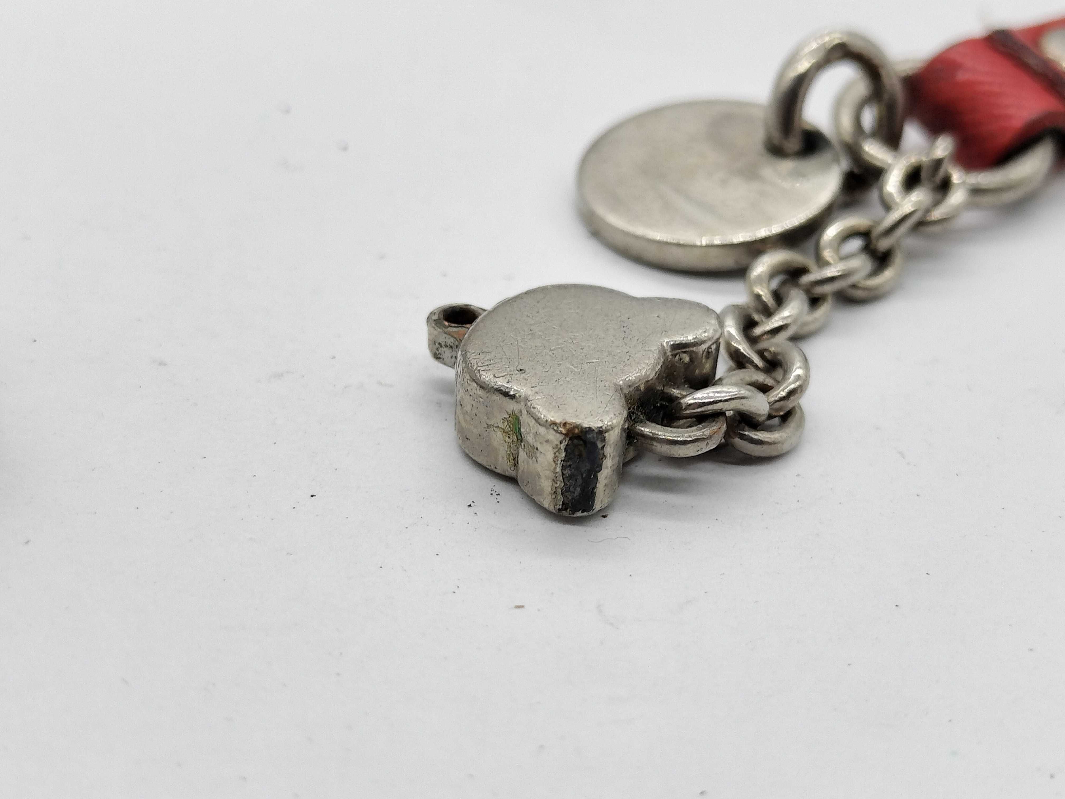 Keychain and other accessories — view 8