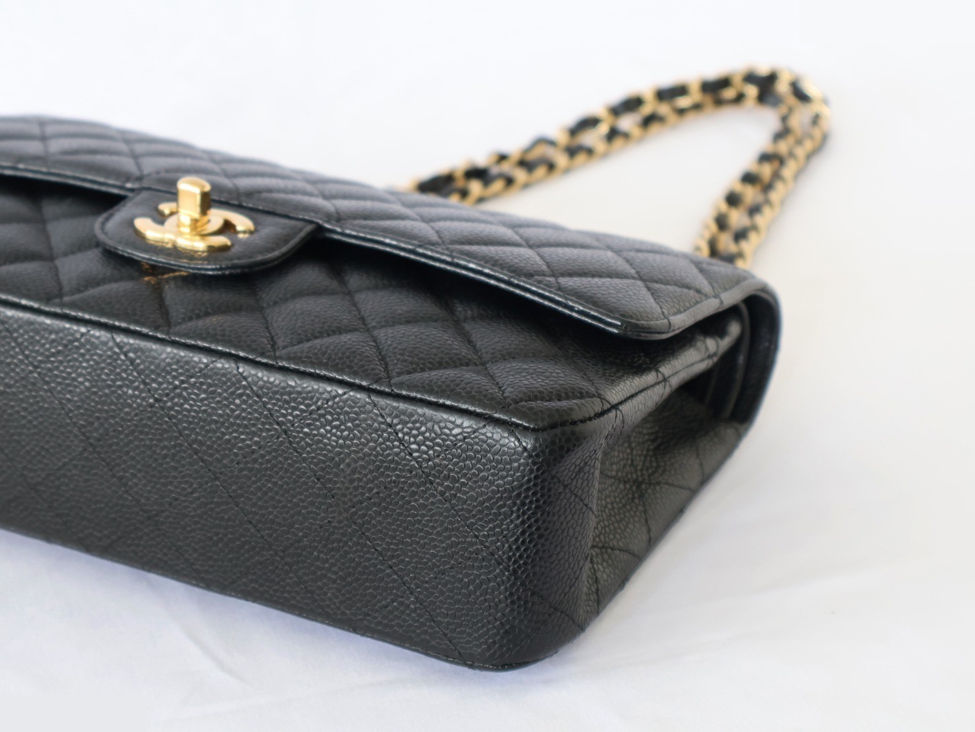 Caviar leather Matelassé 25 Double flap Double chain shoulder bag, black — view 4