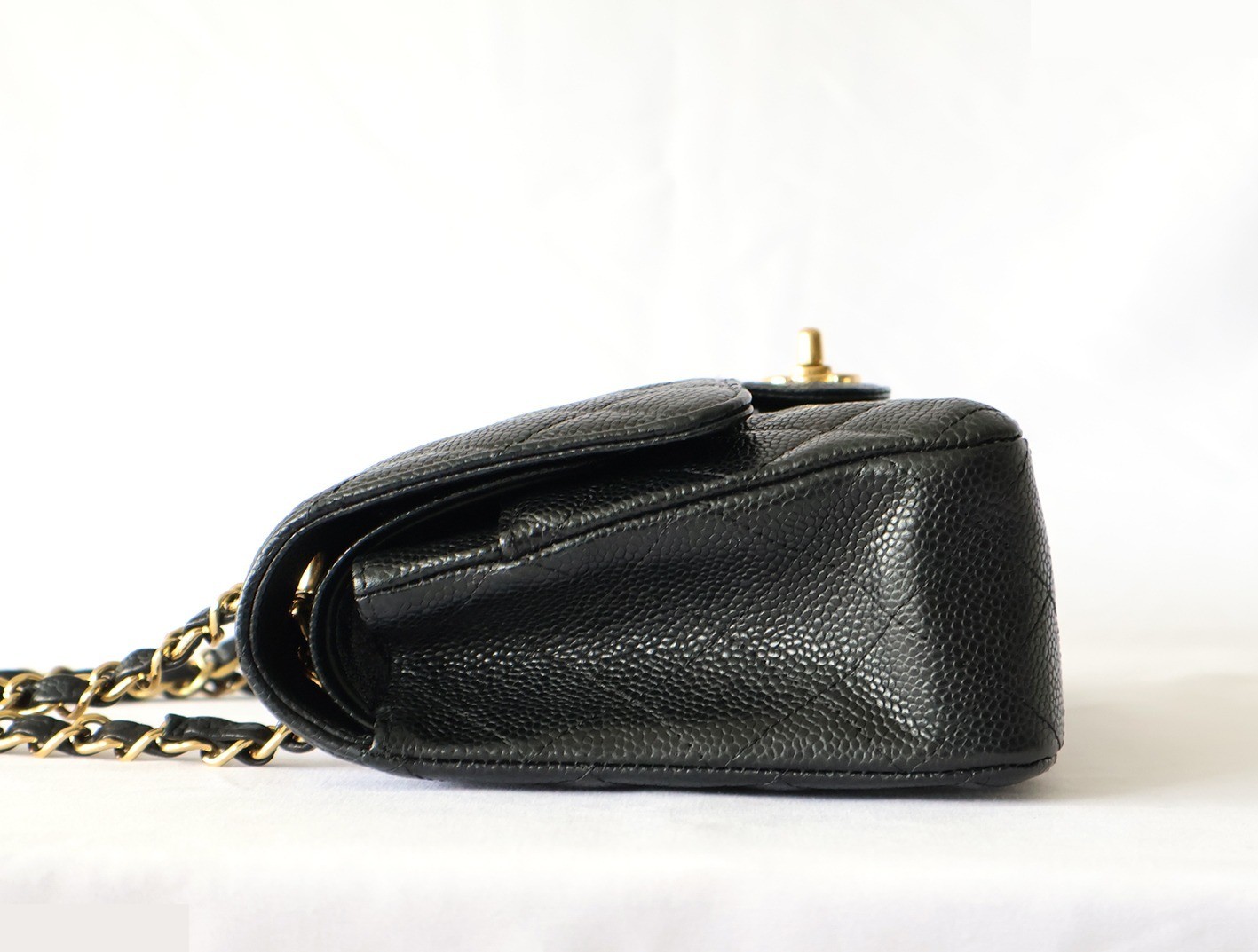 Caviar leather Matelassé 25 Double flap Double chain shoulder bag, black — view 6