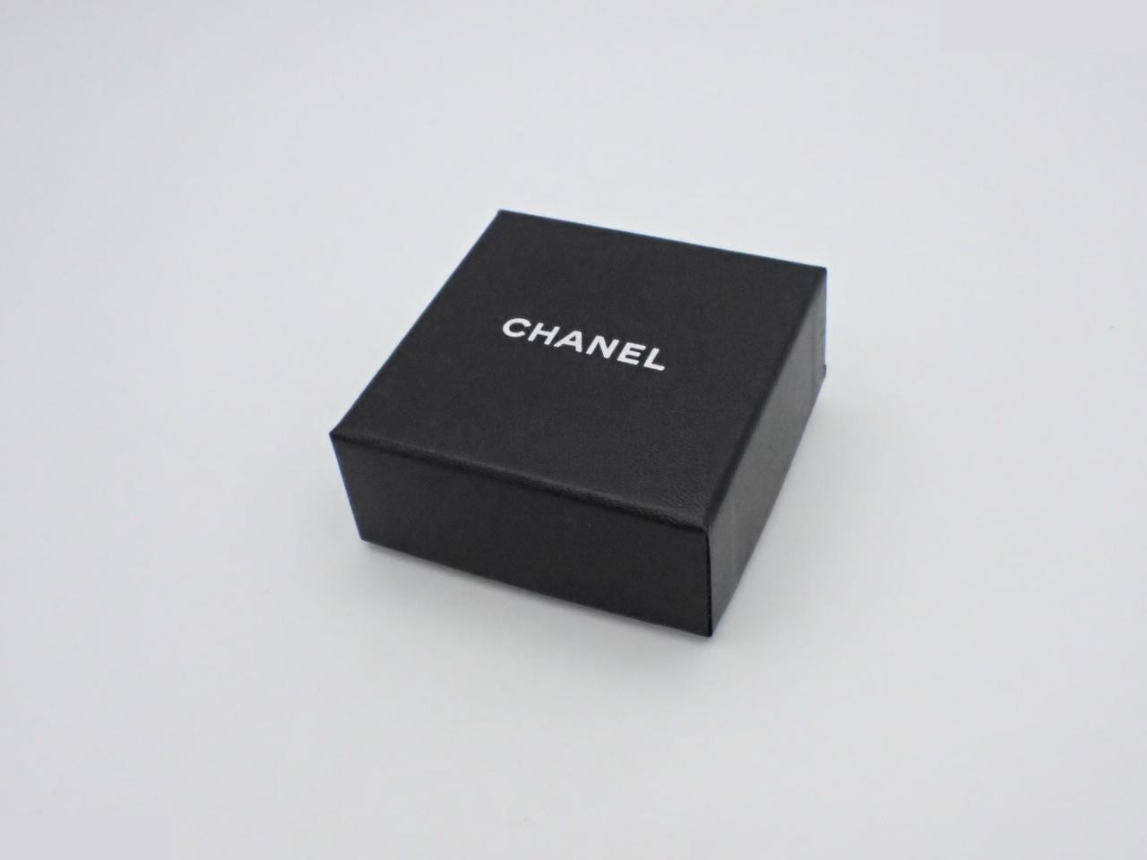hoop earrings, model 09P, with Coco Mark logo and chain, silver, 5.5 cm tall. — view 4