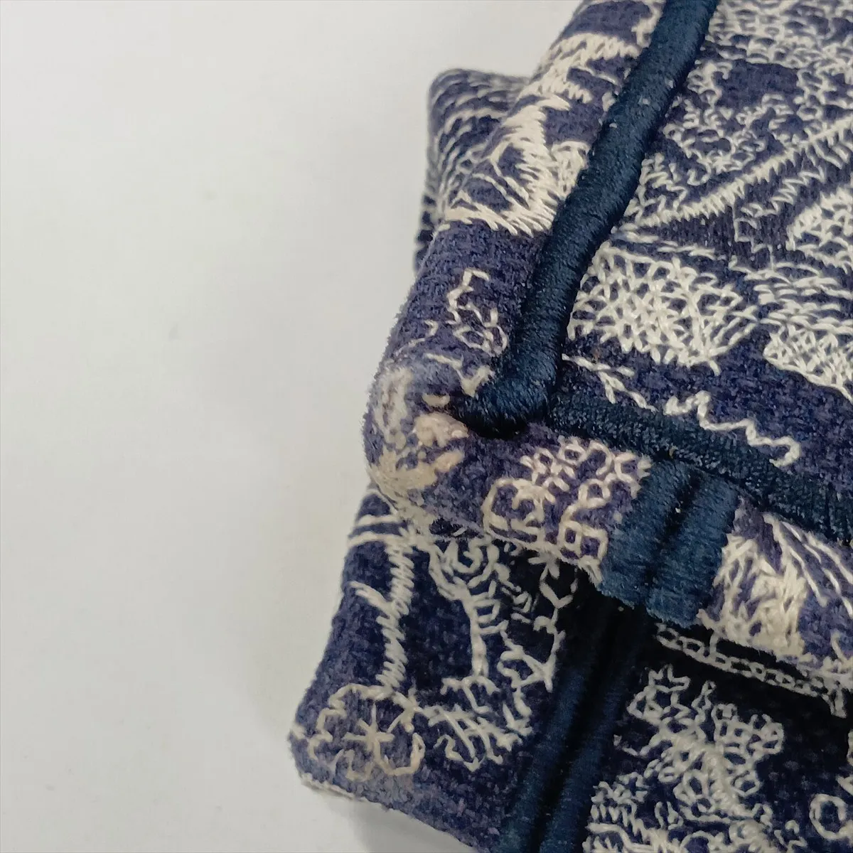Reverse Toile de Jouy Embroidery Book Tote Medium Canvas Tote Bag Navy — view 9