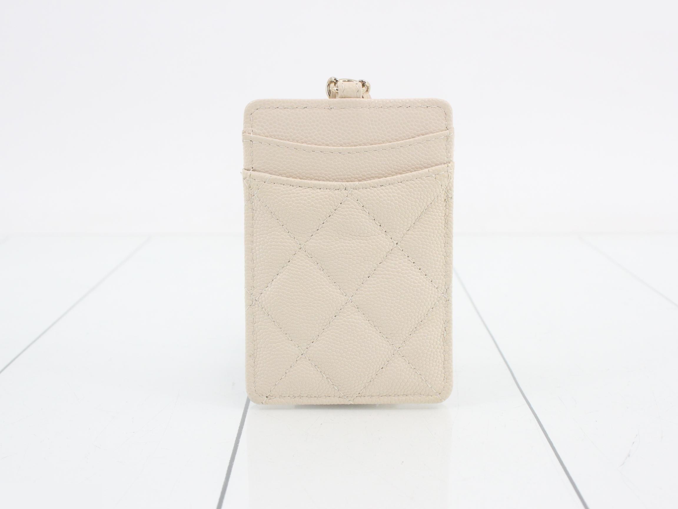 Matelassé card case — view 2