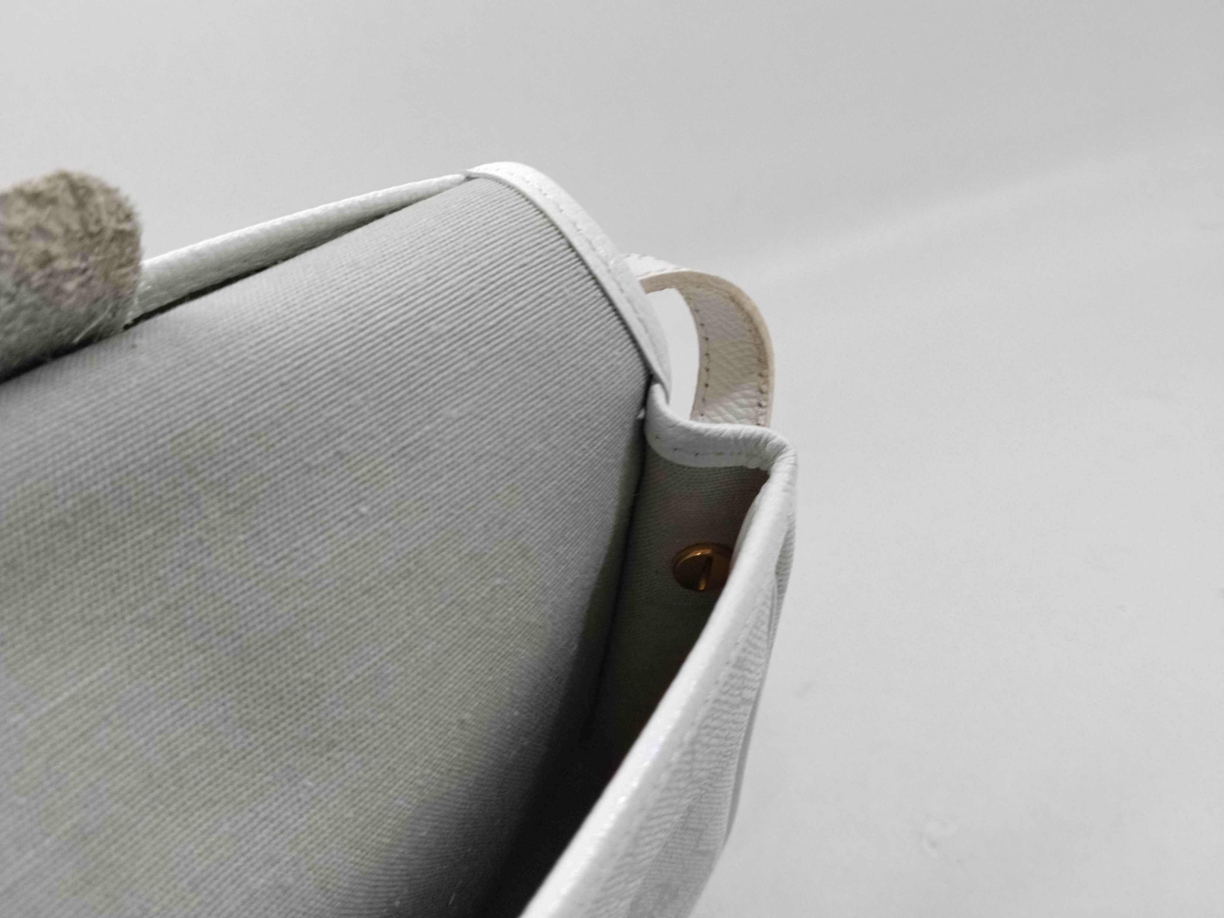 Honeycomb Pattern Shoulder Bag (White) — view 11