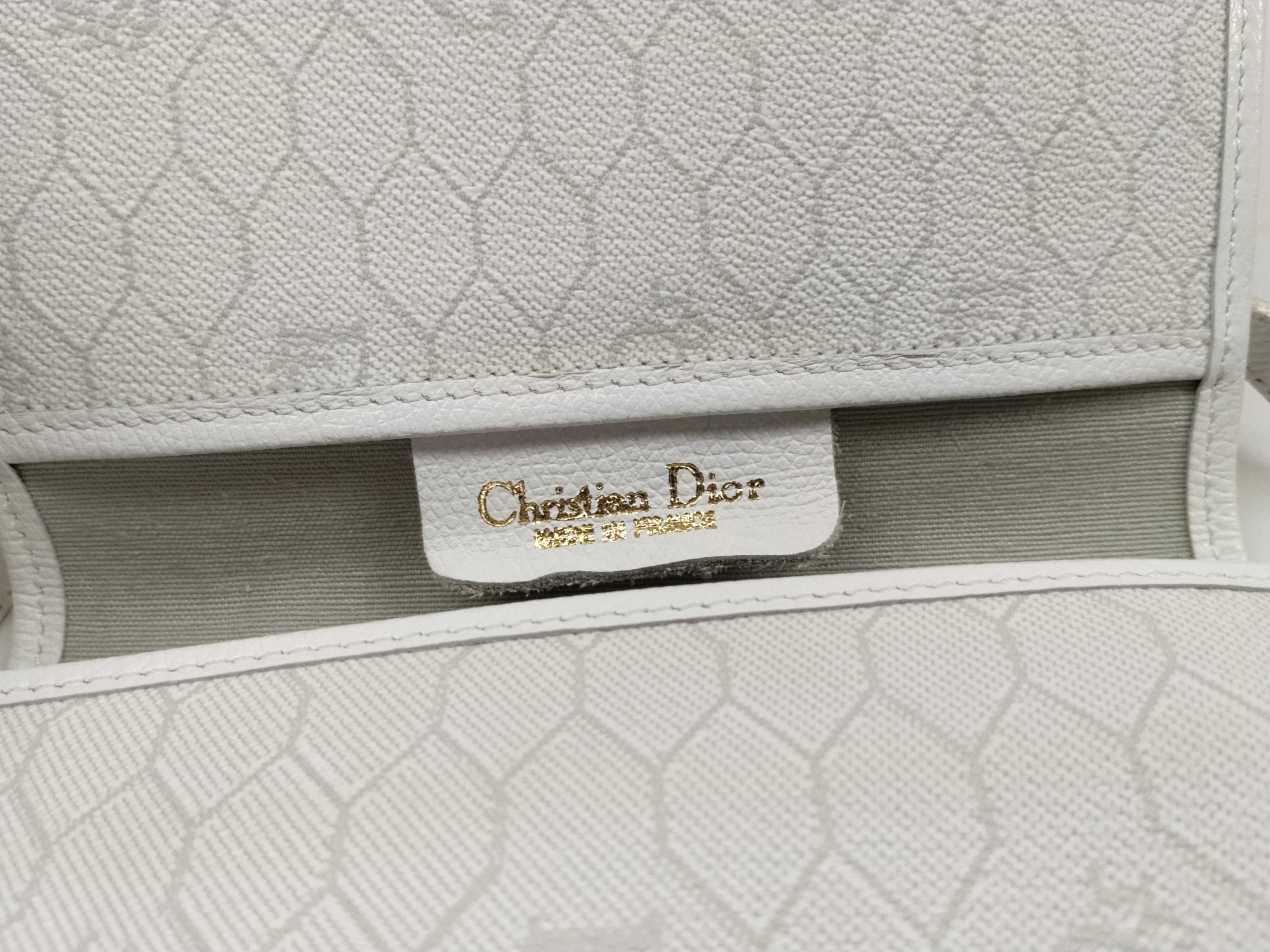 Honeycomb Pattern Shoulder Bag (White) — view 12