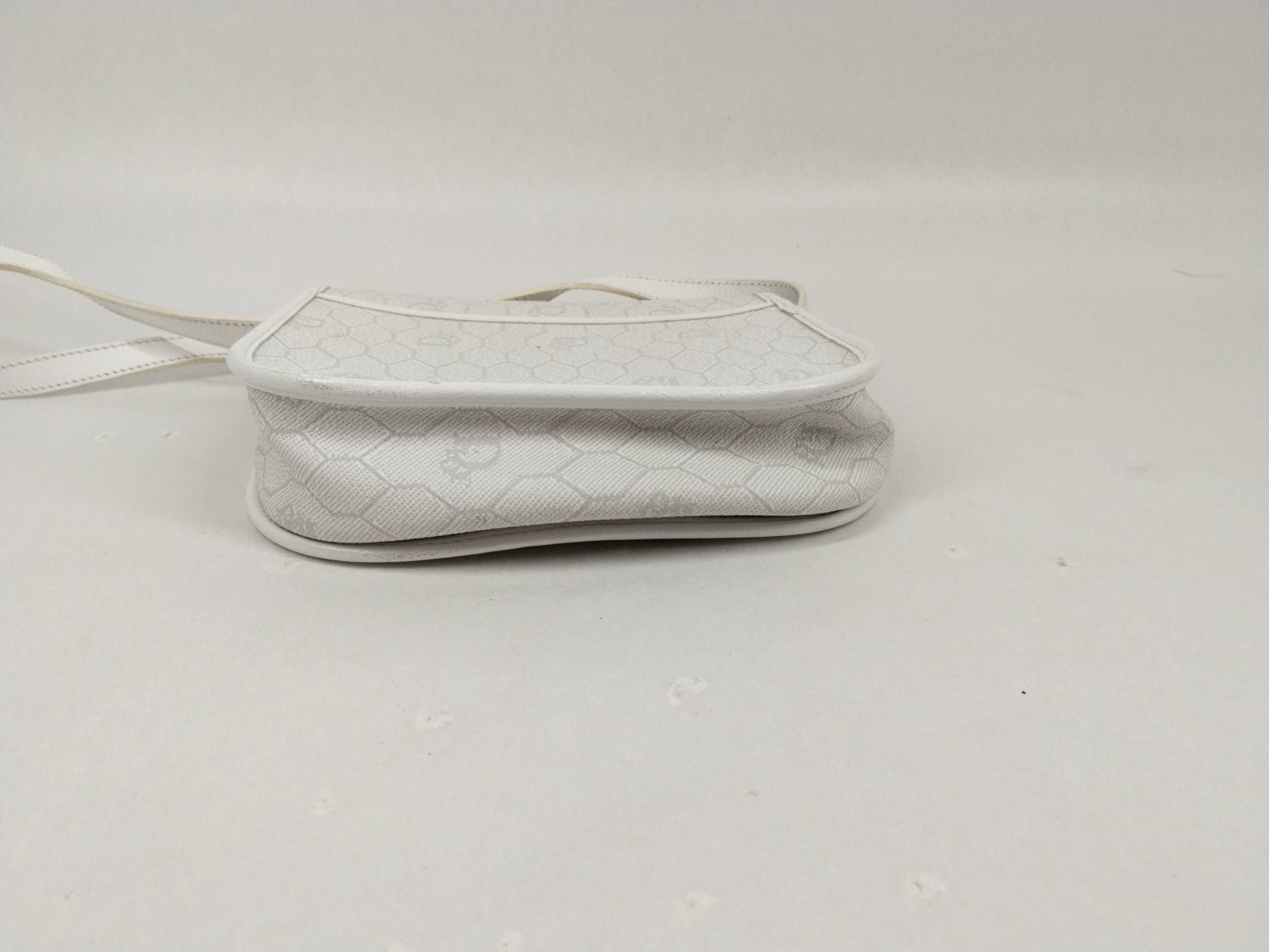 Honeycomb Pattern Shoulder Bag (White) — view 3