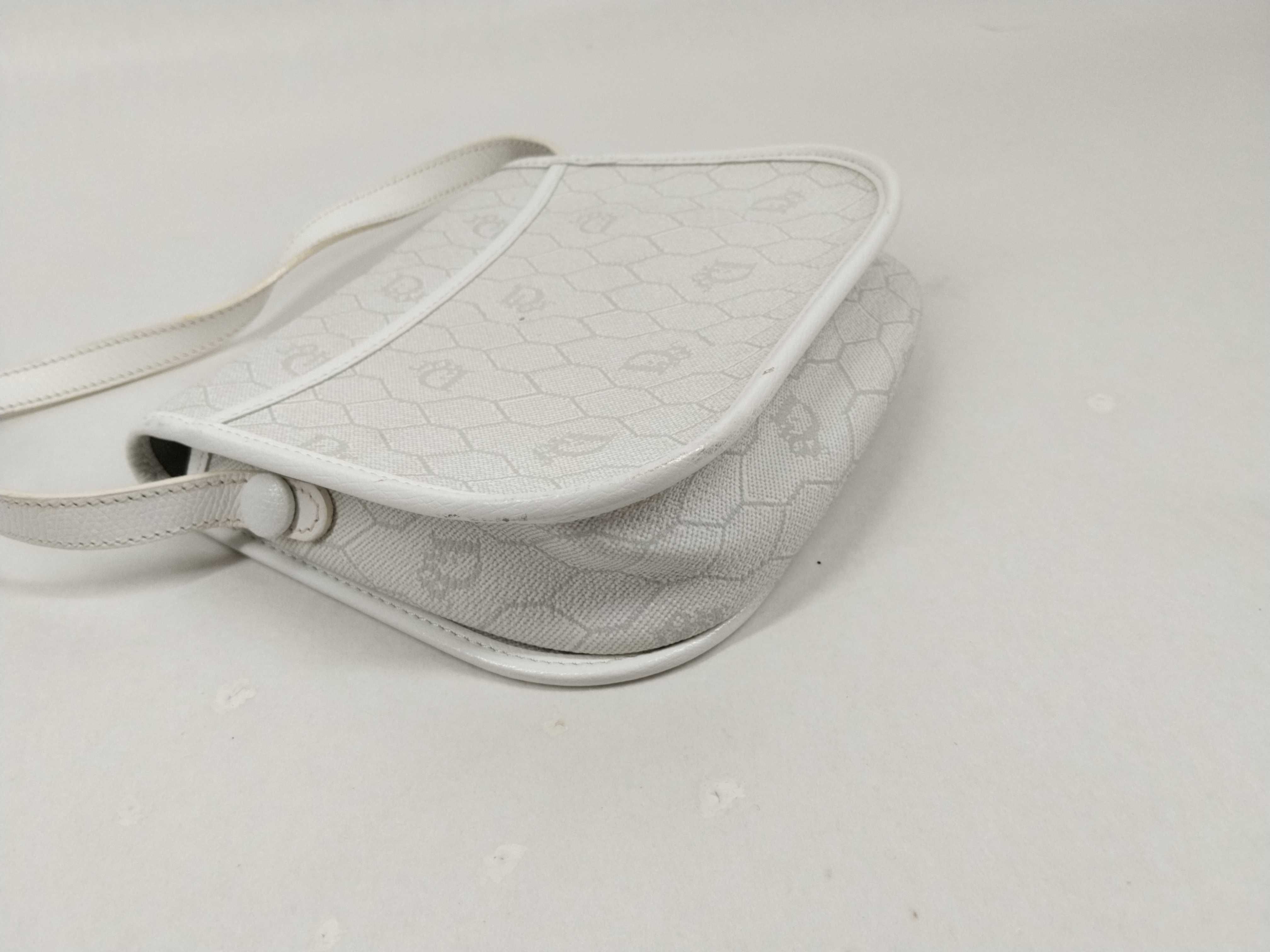 Honeycomb Pattern Shoulder Bag (White) — view 4
