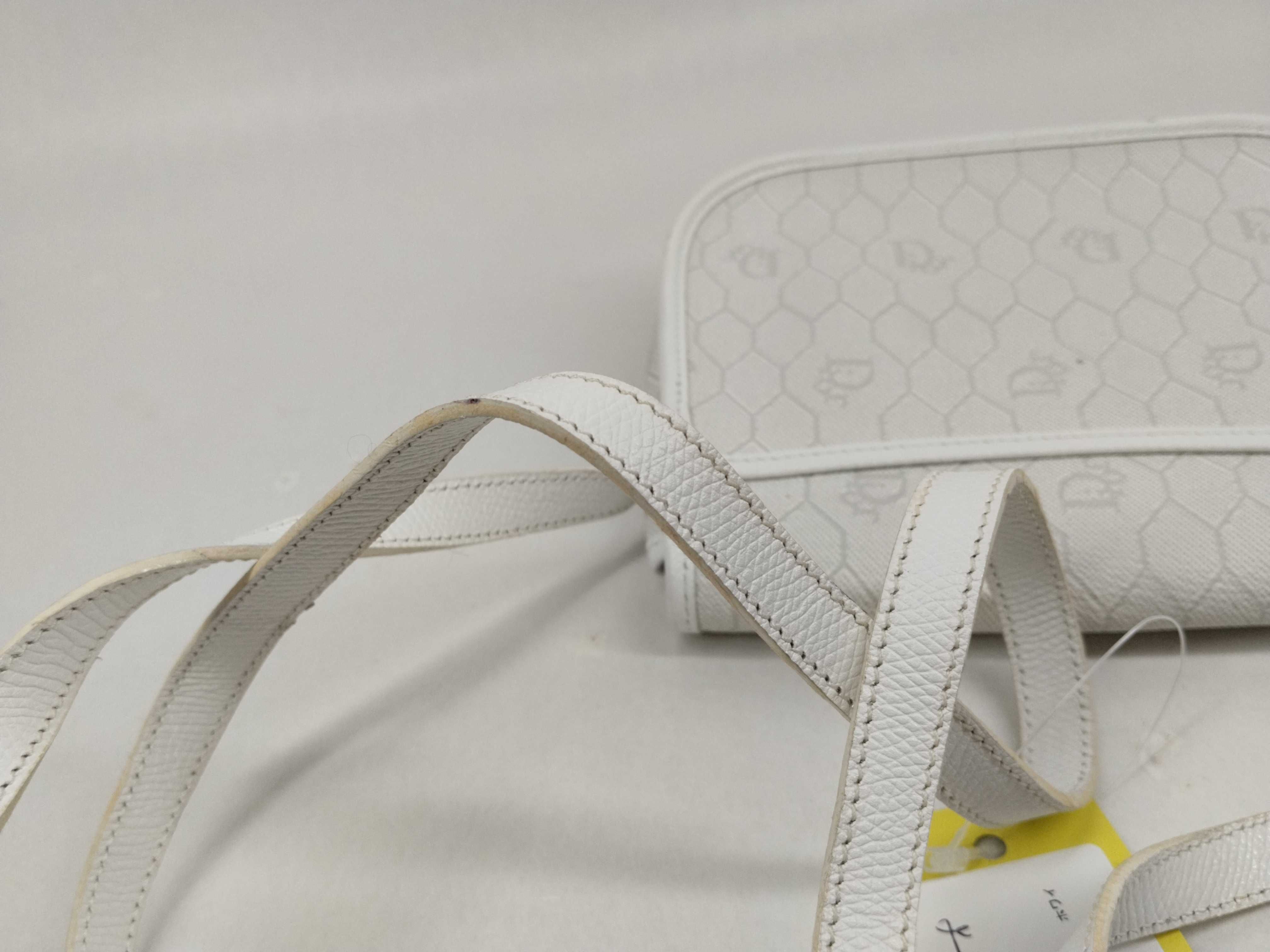 Honeycomb Pattern Shoulder Bag (White) — view 7