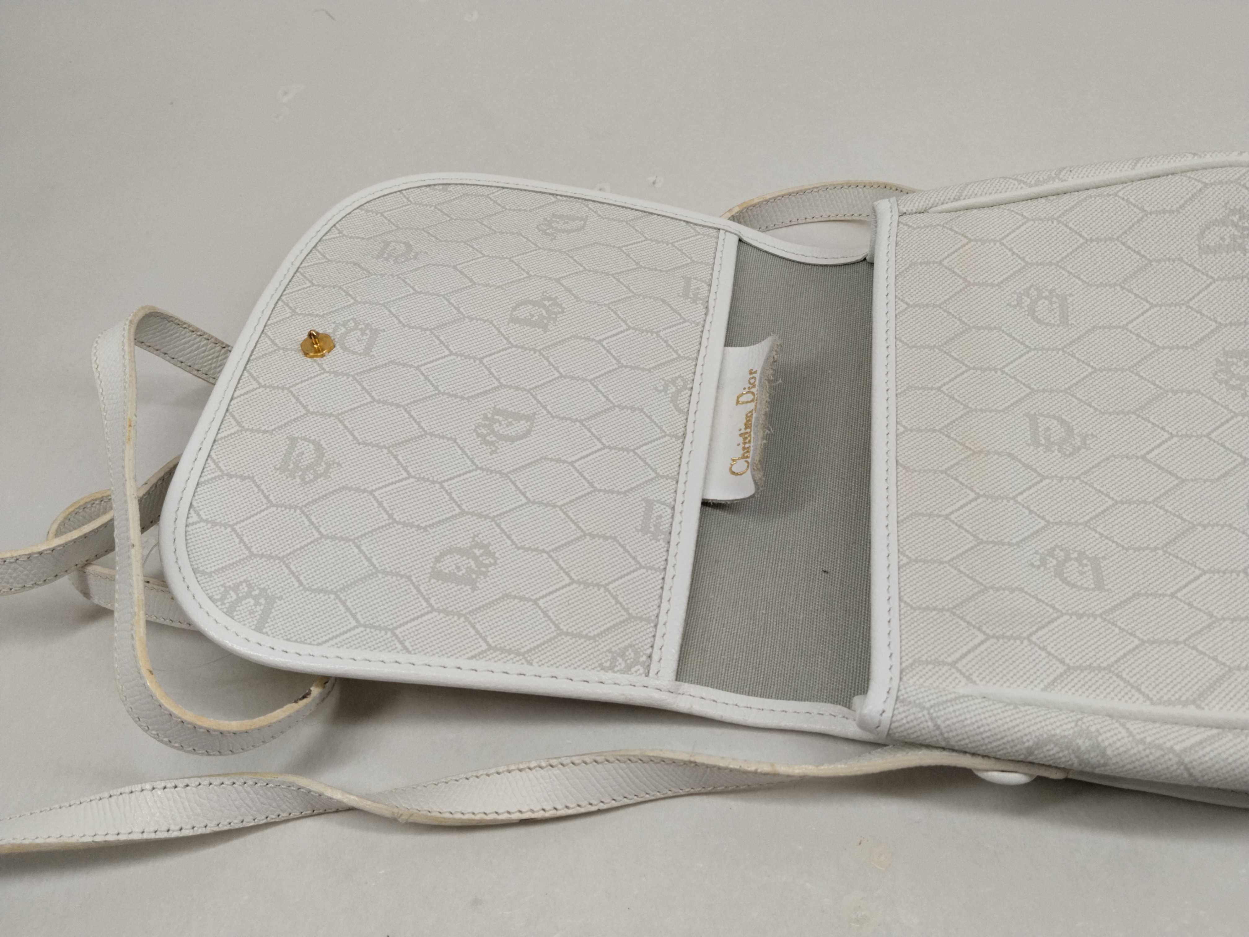 Honeycomb Pattern Shoulder Bag (White) — view 9
