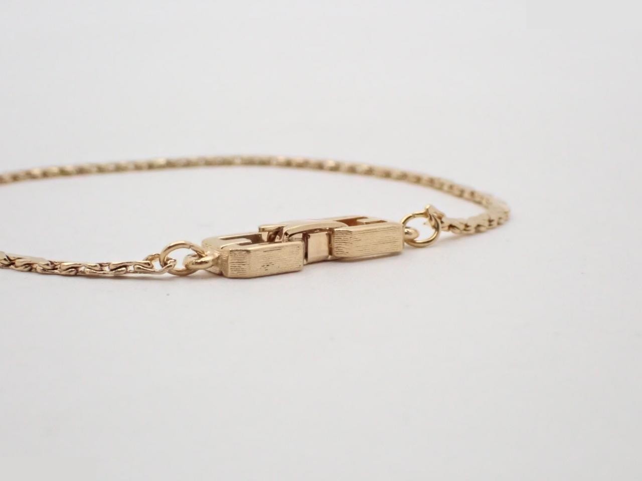 Other lines: Precious metal bracelets and bangles (metal), wrist circumference approximately 18 cm. — view 3