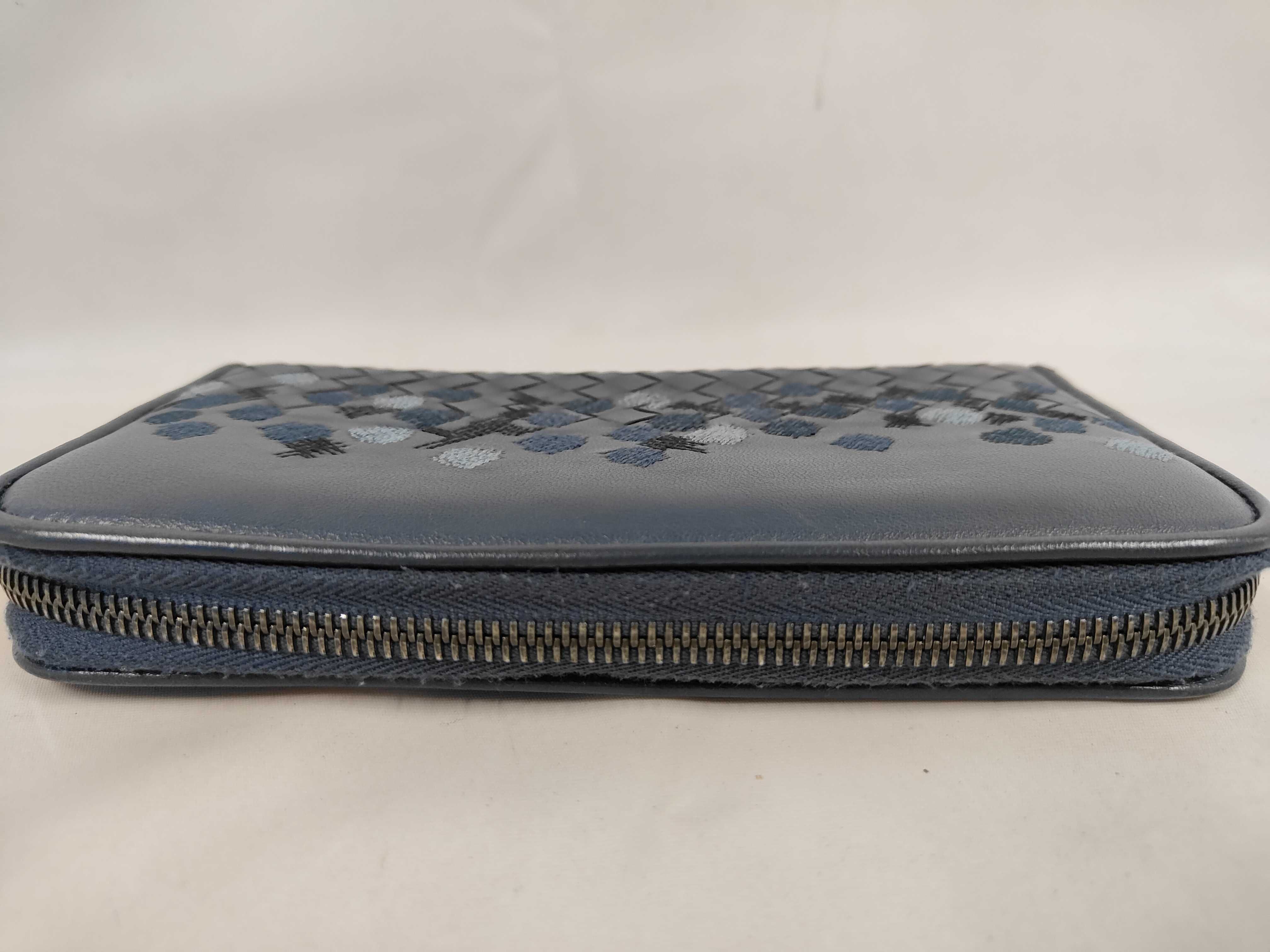 Intrecciato Long Wallet, Round Leather, Navy — view 5