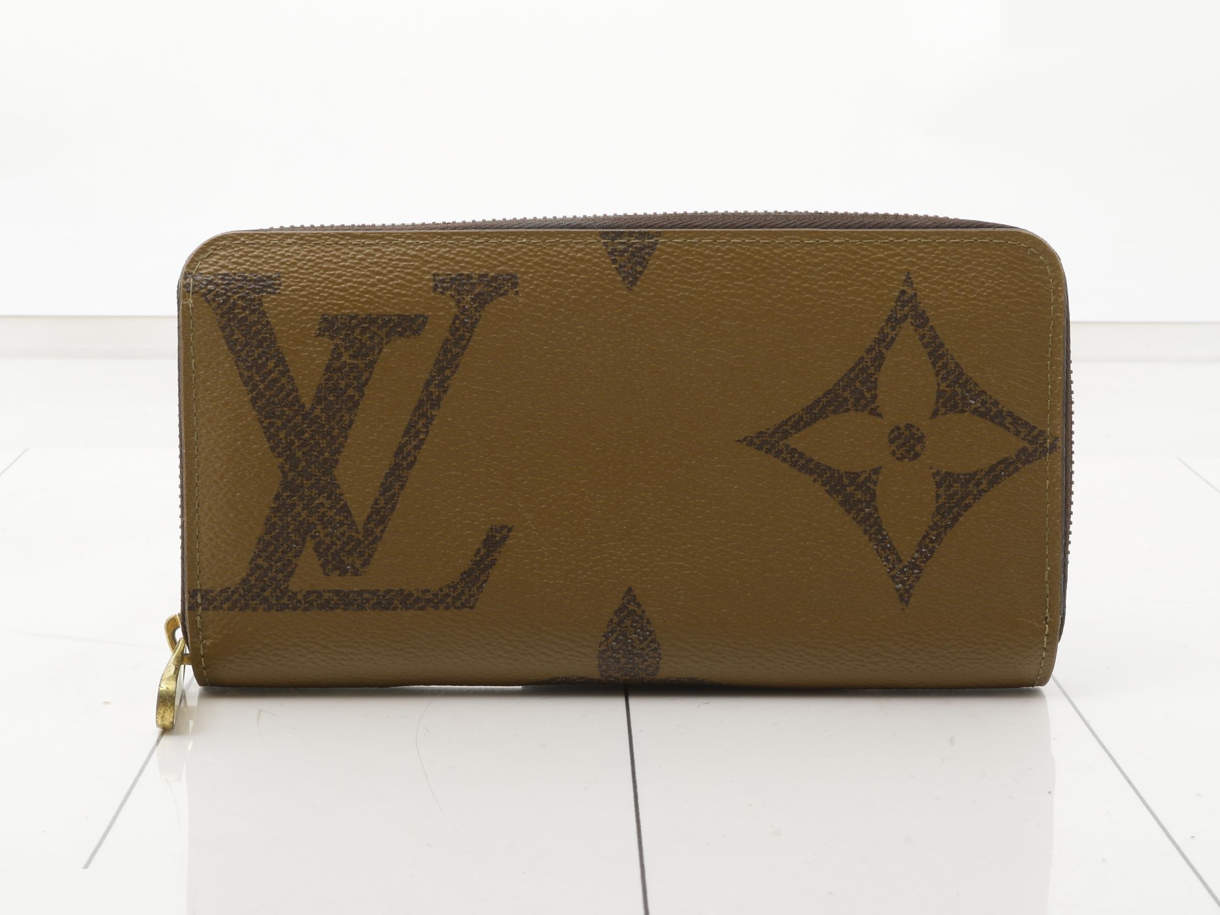 Giant Reverse Zippy Wallet