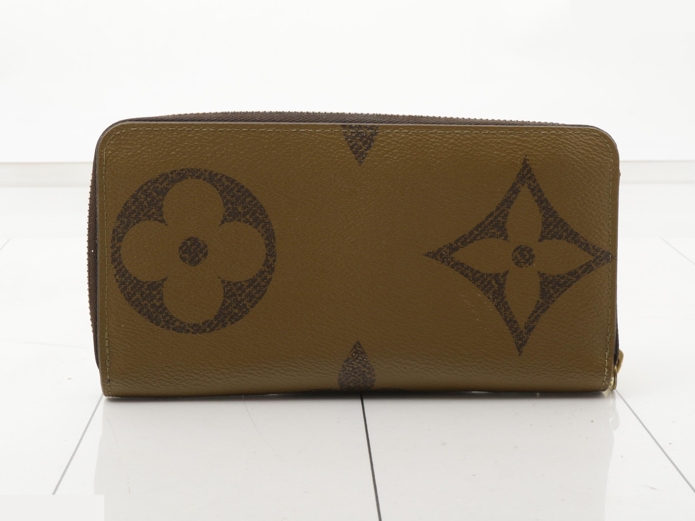 Giant Reverse Zippy Wallet — view 2