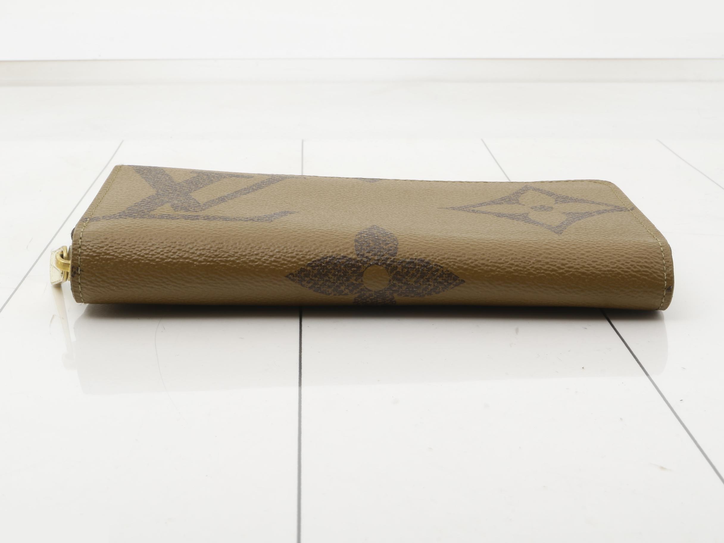 Giant Reverse Zippy Wallet — view 3
