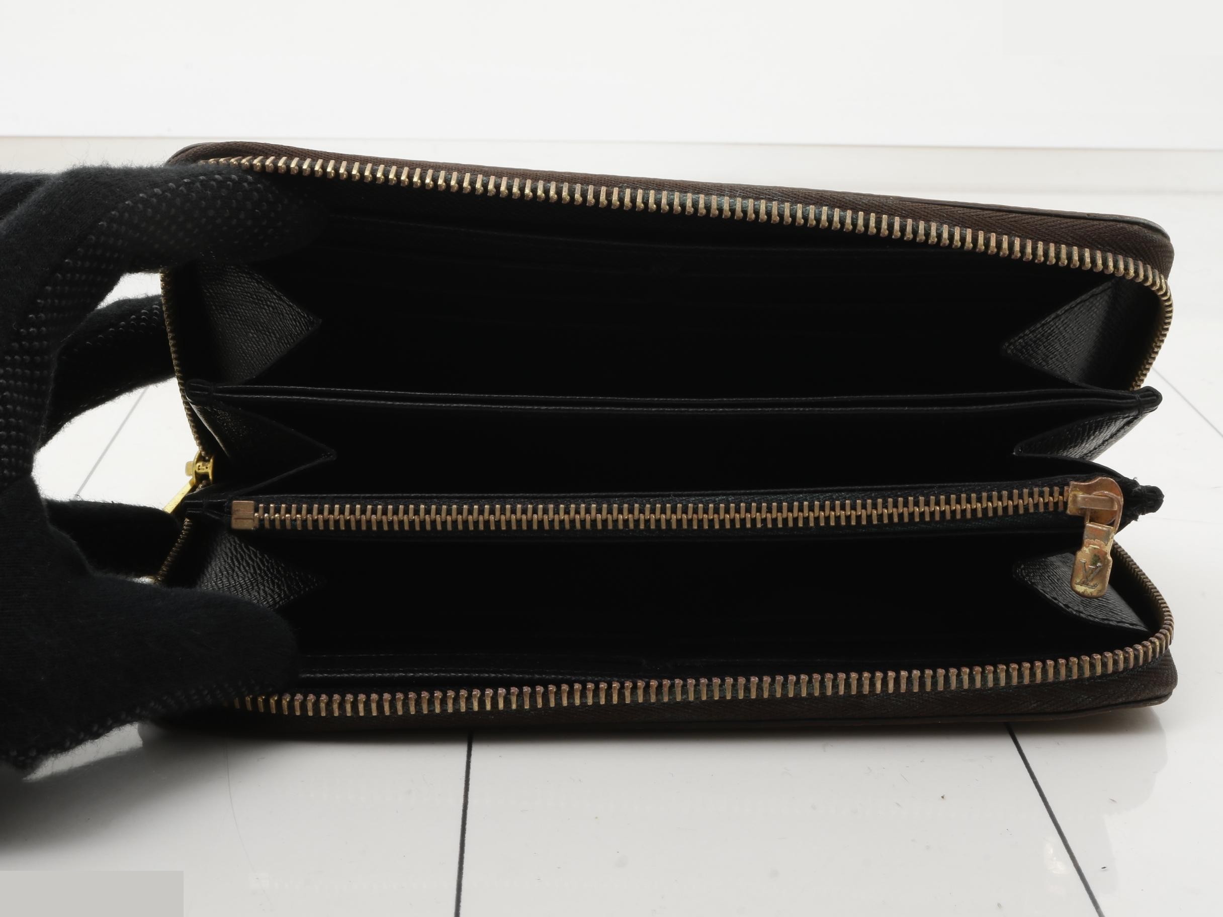 Giant Reverse Zippy Wallet — view 4