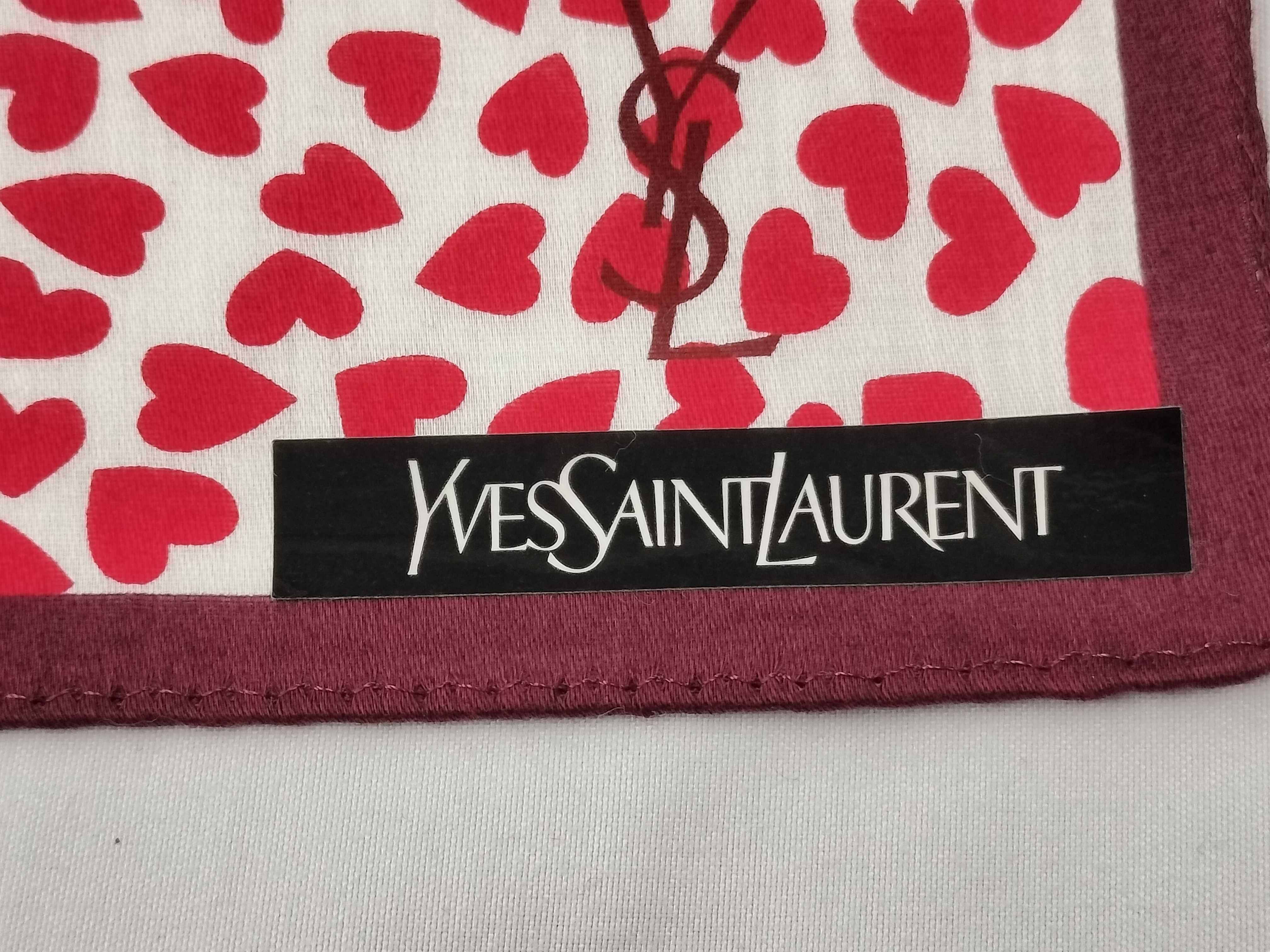 handkerchief/scarf with sticker, heart pattern, and other accessories. — view 4