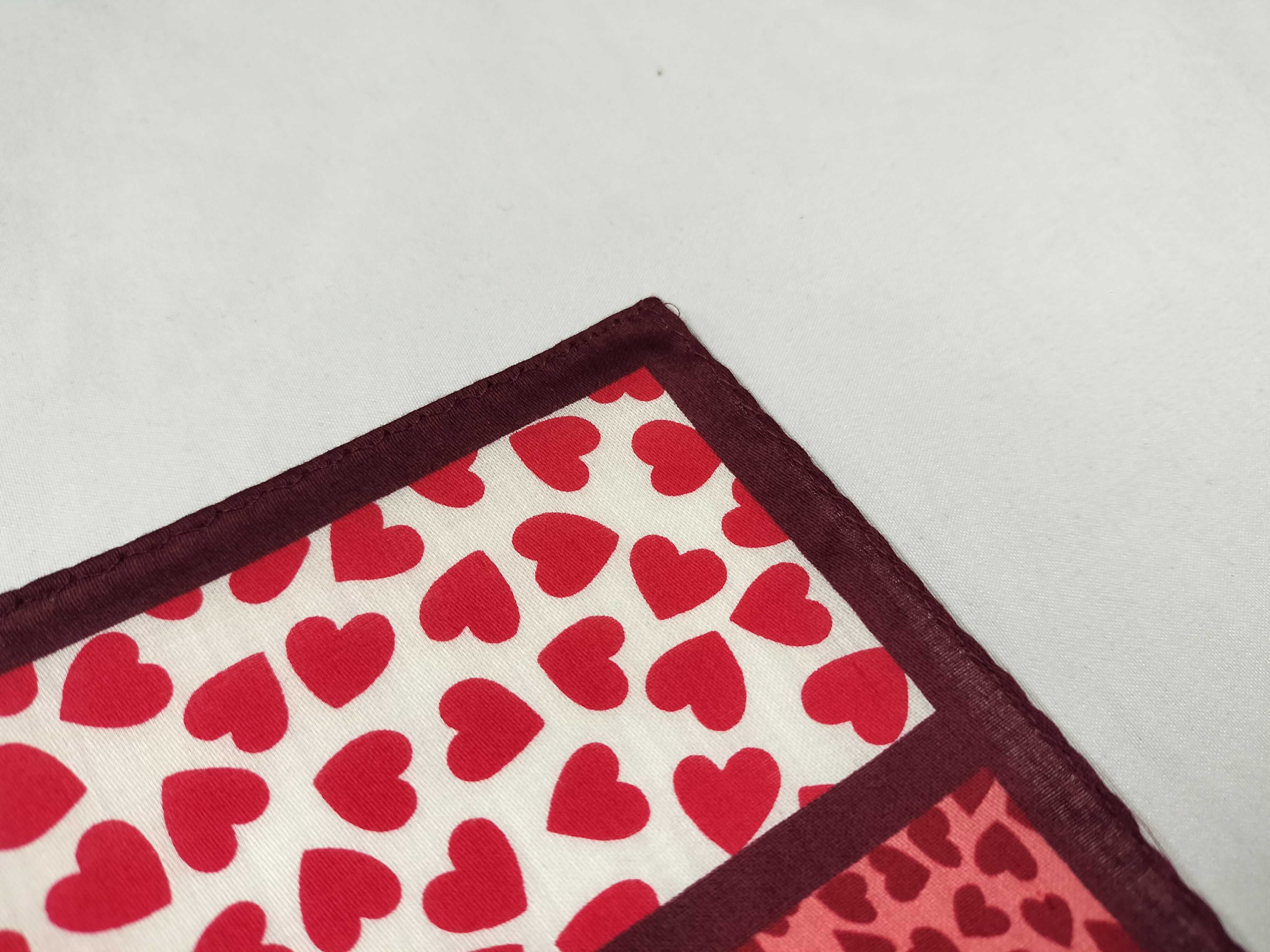 handkerchief/scarf with sticker, heart pattern, and other accessories. — view 7